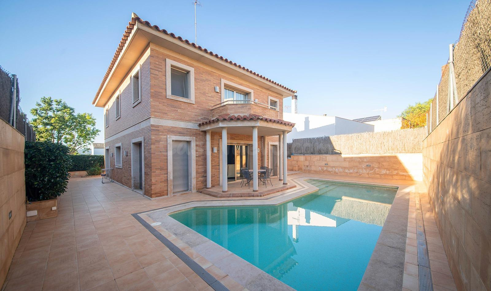 Casa con piscina en la mejor zona de Vilafranca