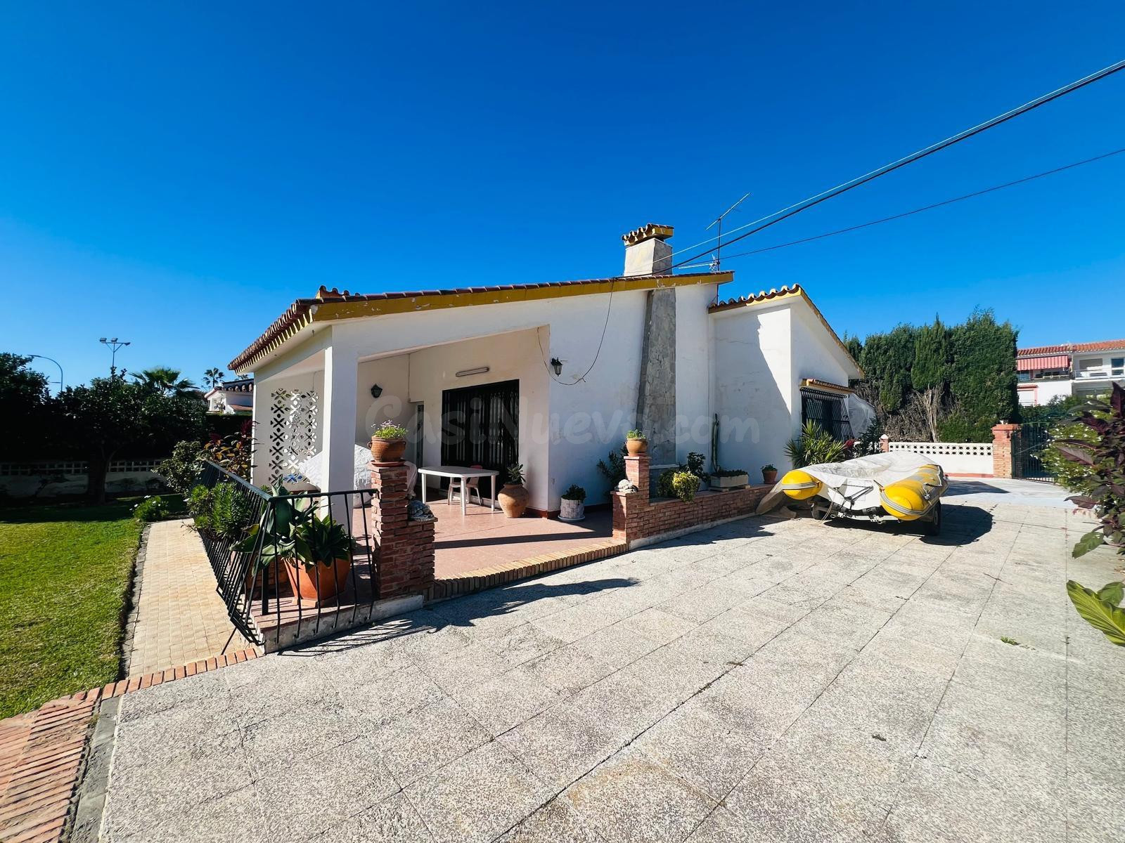 VILLA EN RINCÓN DE LA VICTORIA A 50 METROS DE LA PLAYA