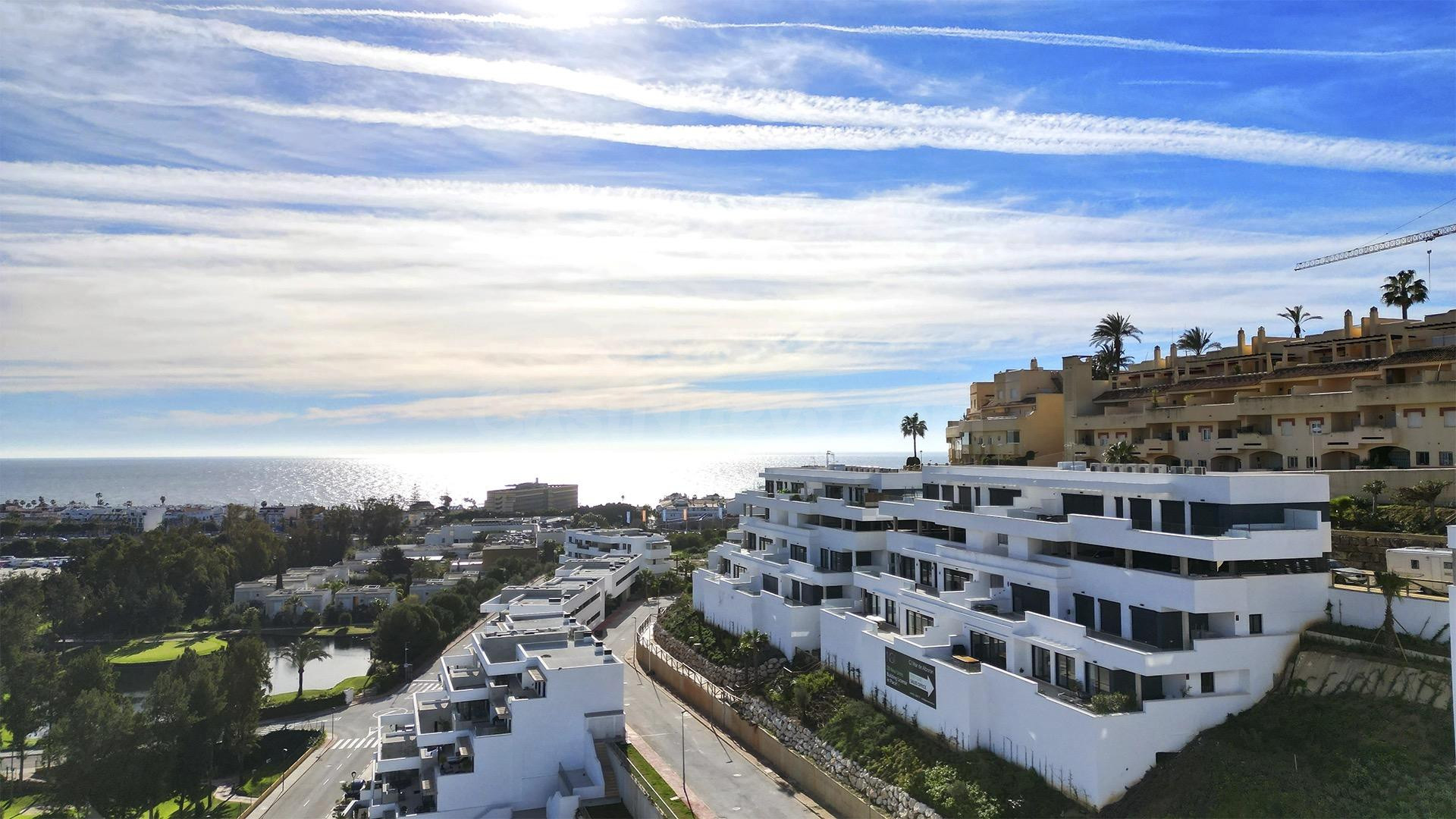 VIVIENDAS CONSTRUIDAS EN VENTA EN LA CALA DE MIJAS CON VISTAS AL MAR