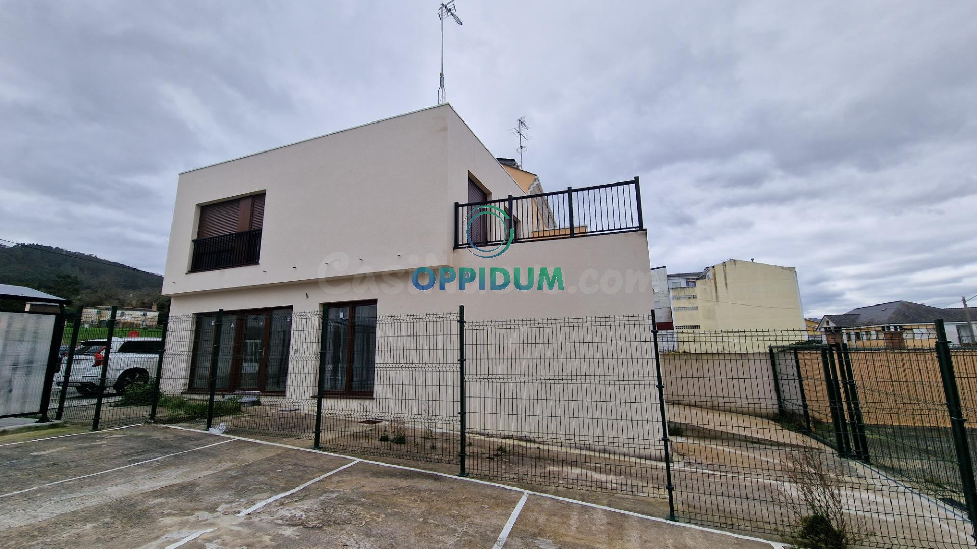 En venta vivienda unifamiliar ADOSADA en Barreiros, Lugo