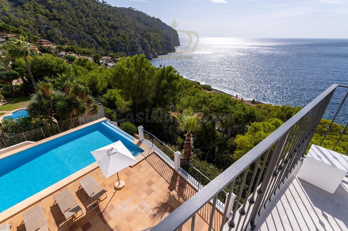 Hermosa villa con vista al mar y piscina en Camp de Mar - con licencia de alquiler vacacional