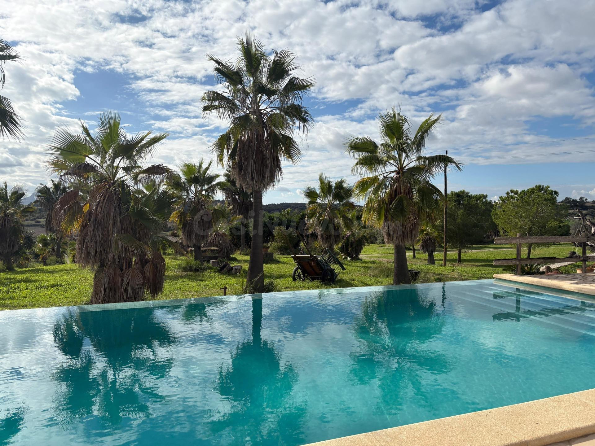 ALQUILER OPCIÓN A COMPRA: Excepcional Finca Rústica con Piscina, Sauna y Jacuzzi en Mallorca