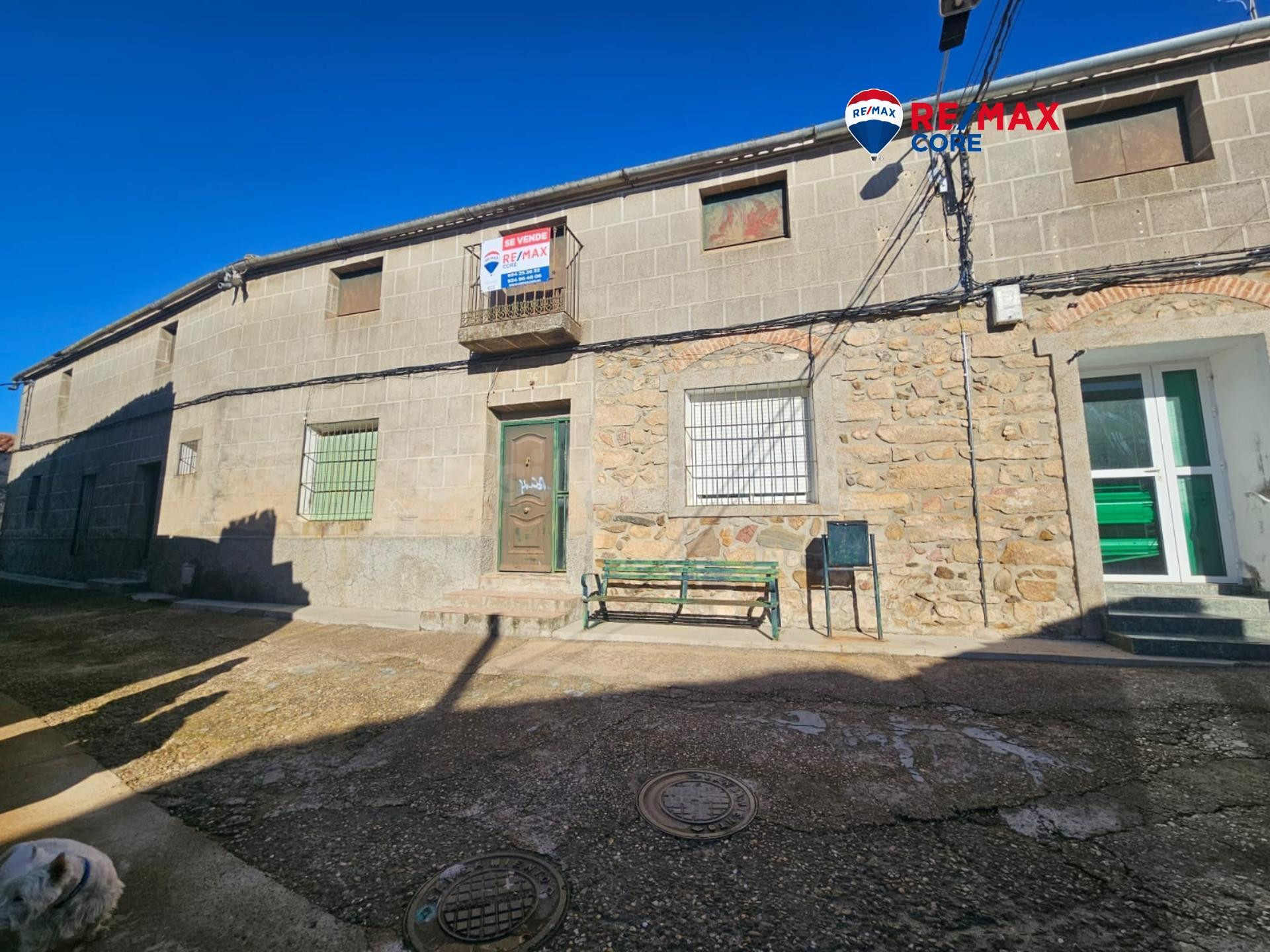 Casa grande: Oportunidad Única en el Corazón de Villamesias - foto 2