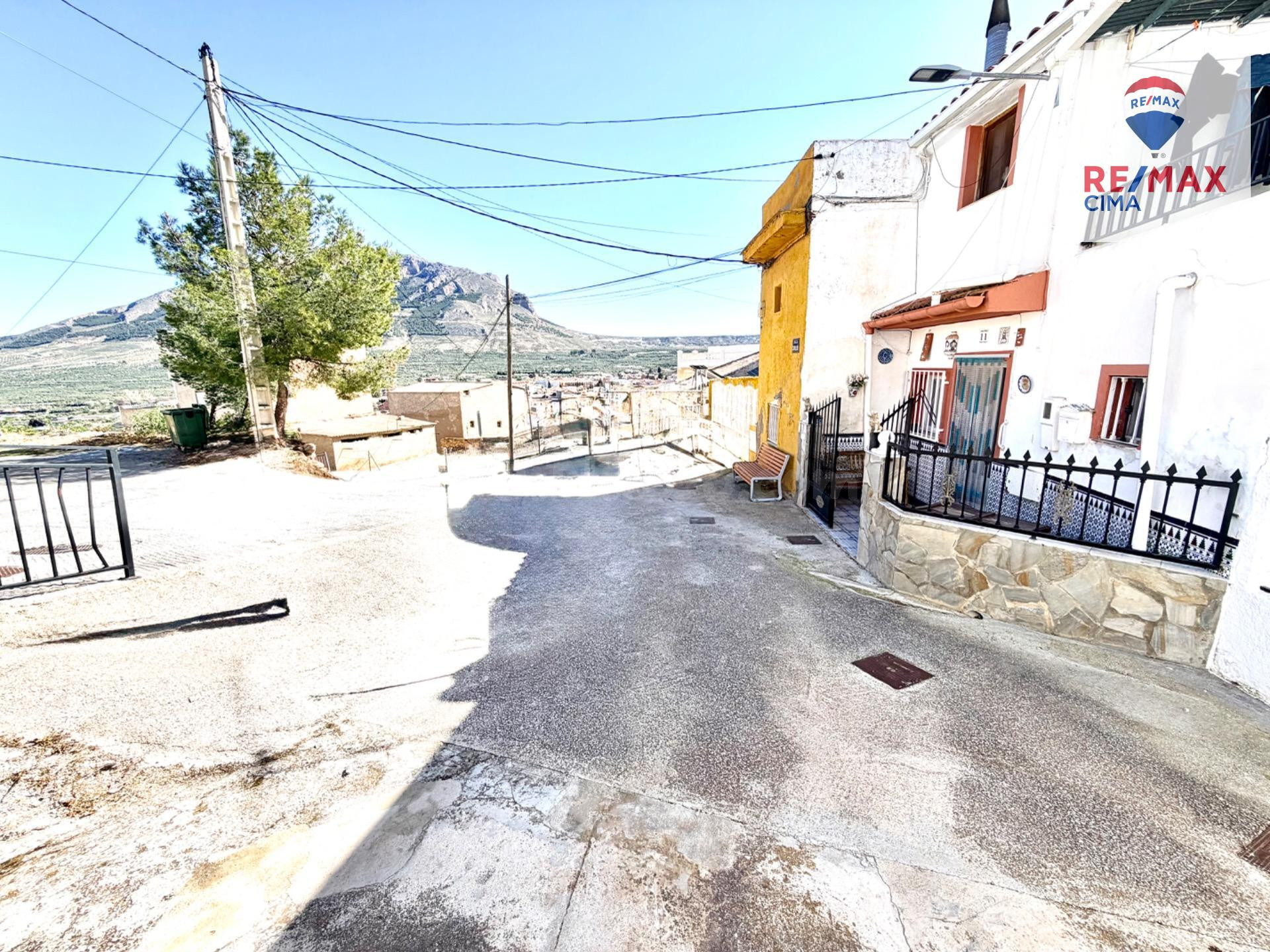SE VENDE BONITA CASA EN ZÚJAR (GRANADA)