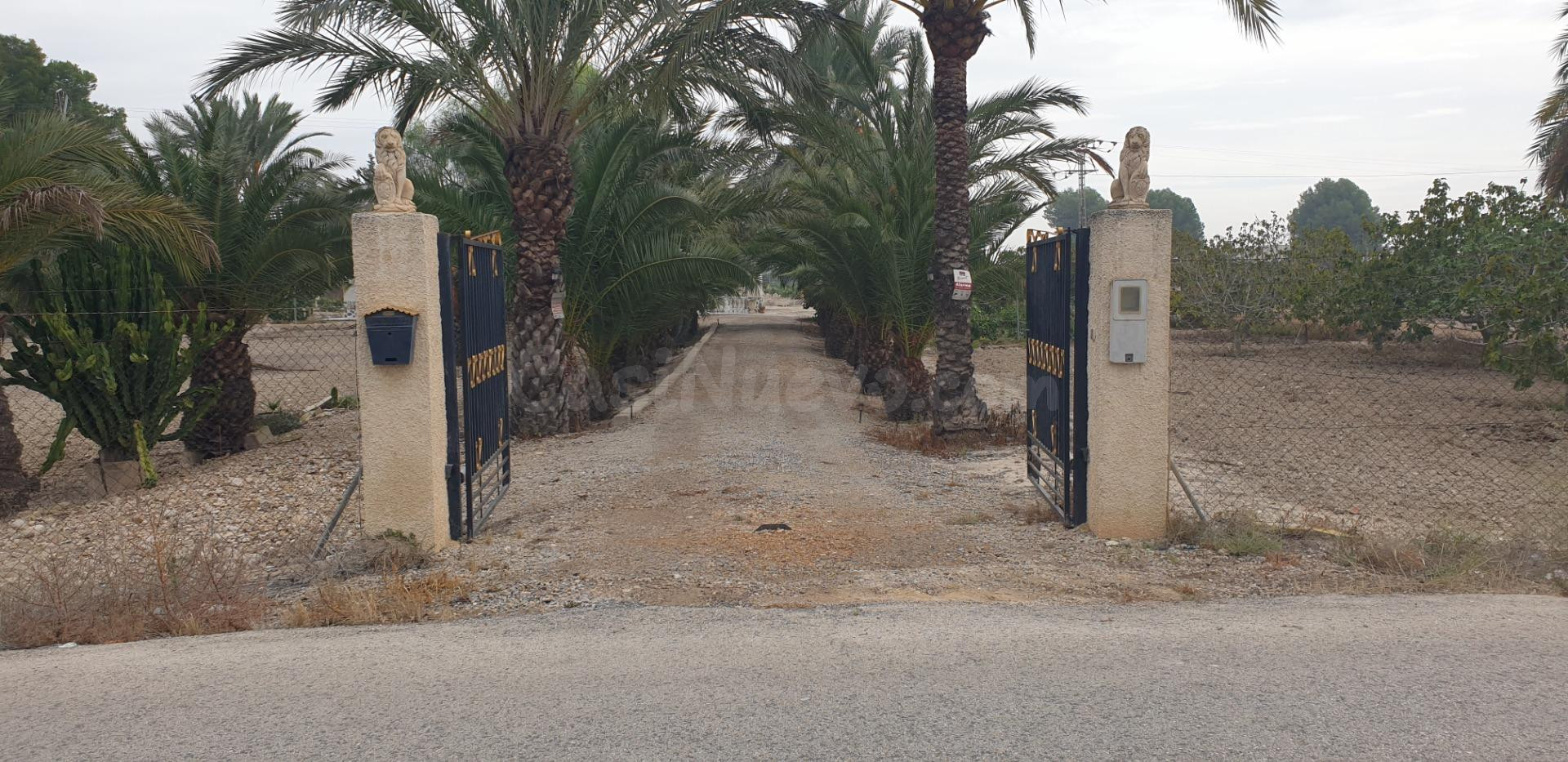 Casa de Campo a 7 Km. de Orihuela ,de 292 metros cuadrados - foto 2