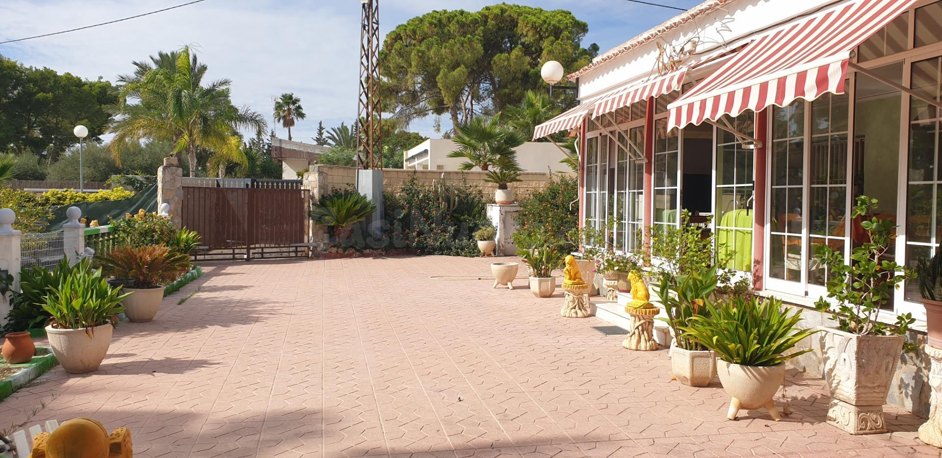 CHALET EN VENTA CON PISCINA Y BARBACOA