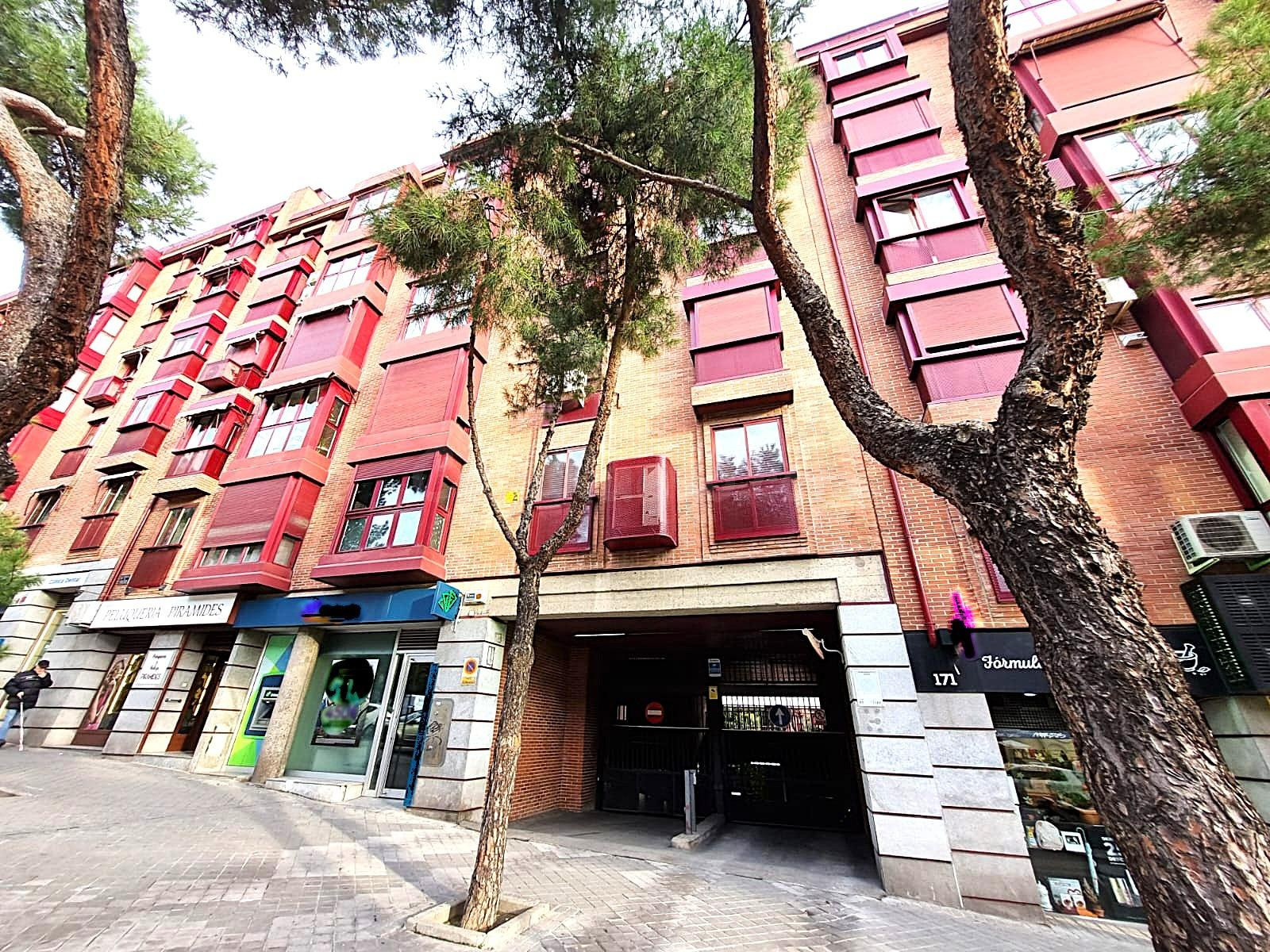 Plaza para coche grande en Puerta de Toledo