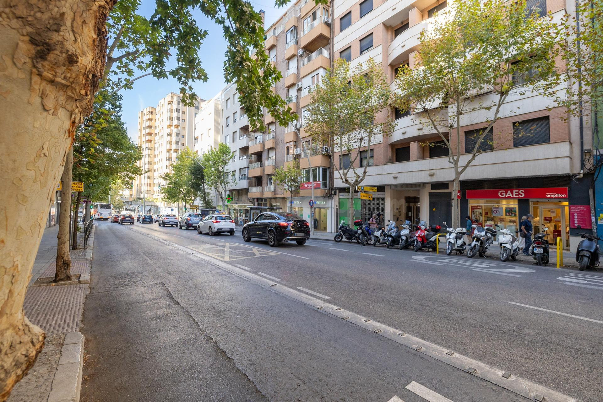 🏢 LOCAL COMERCIAL EN VENTA - ZONA PLAZA DE TOROS, GRANADA