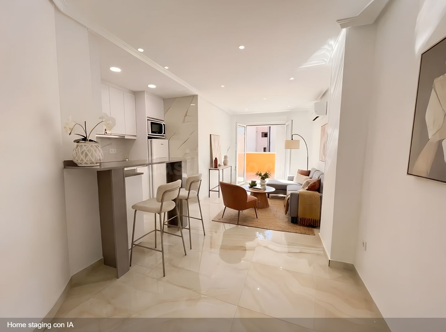 Ático reformado y céntrico con terraza orientada al sur y azotea privada.