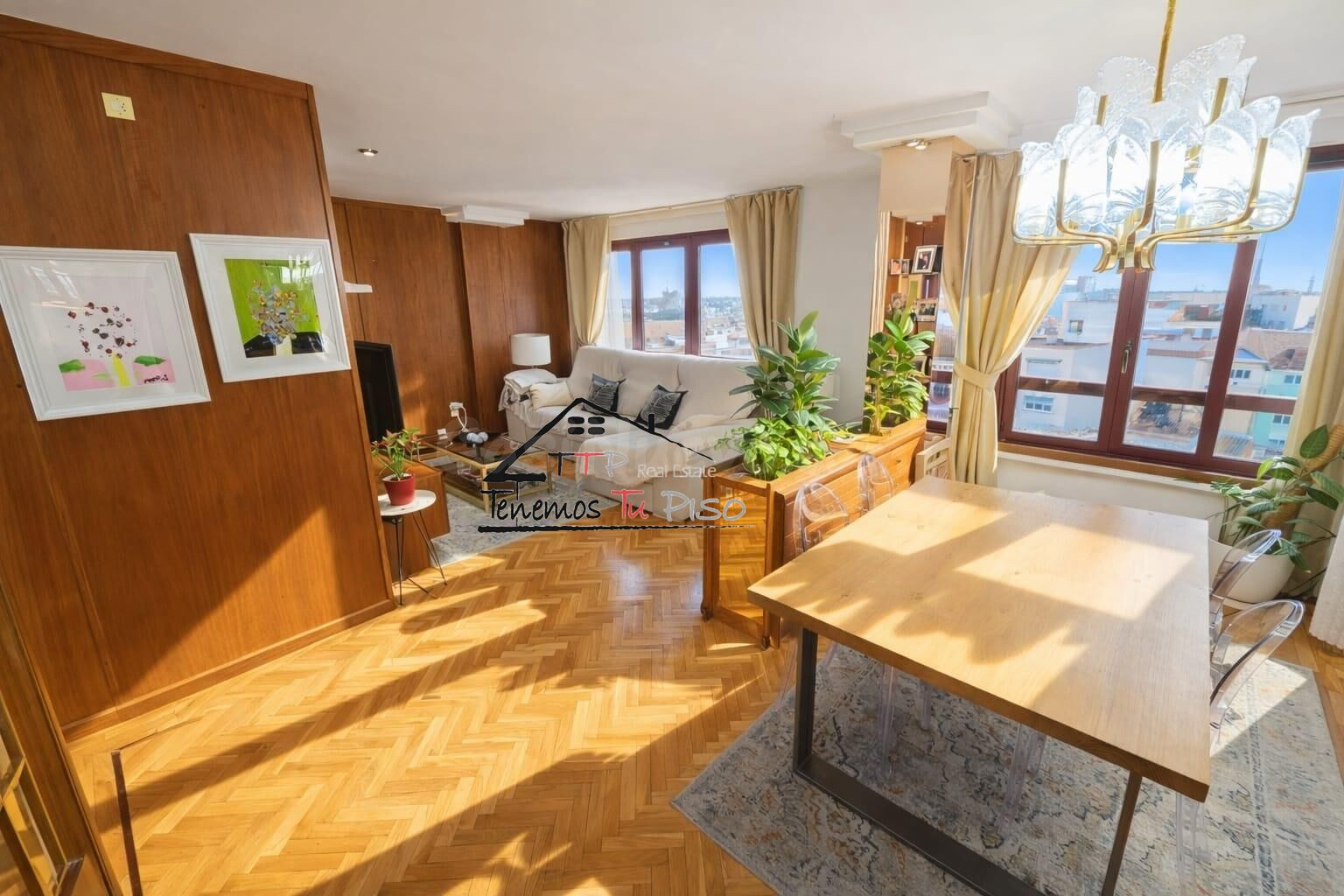 Amplia y Moderna Propiedad en Paseo Sagasta, Zaragoza por €489,000