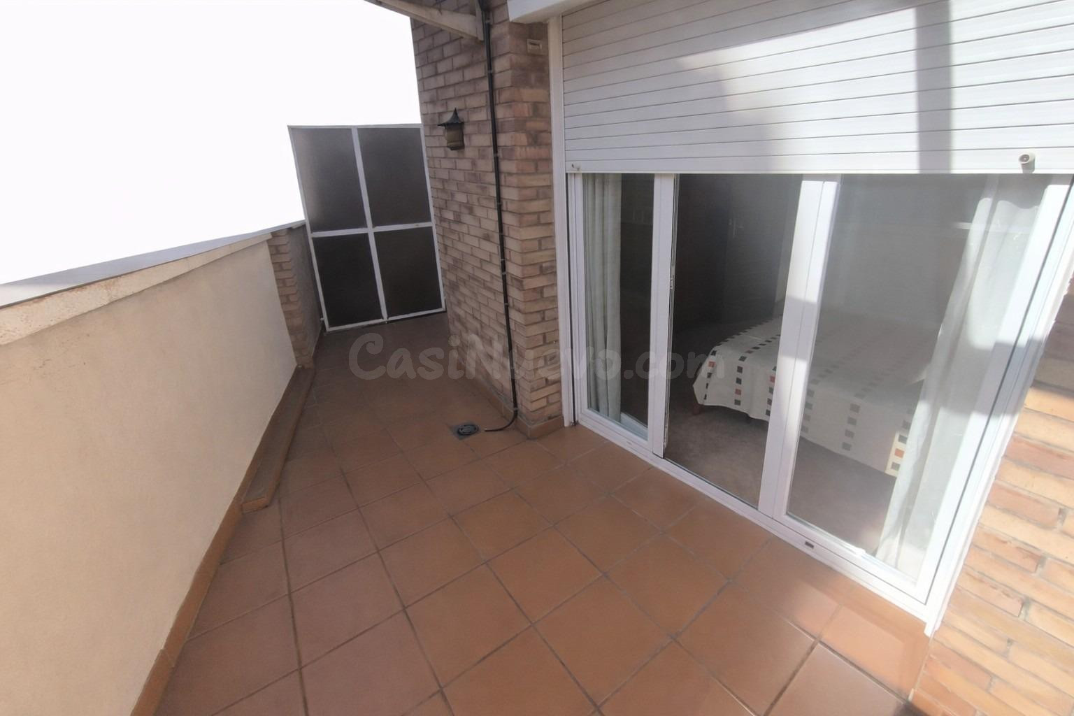 CASA ADOSADA EN VENTA CON GARAJE PARA 2 COCHES, TERRAZA Y PATIO