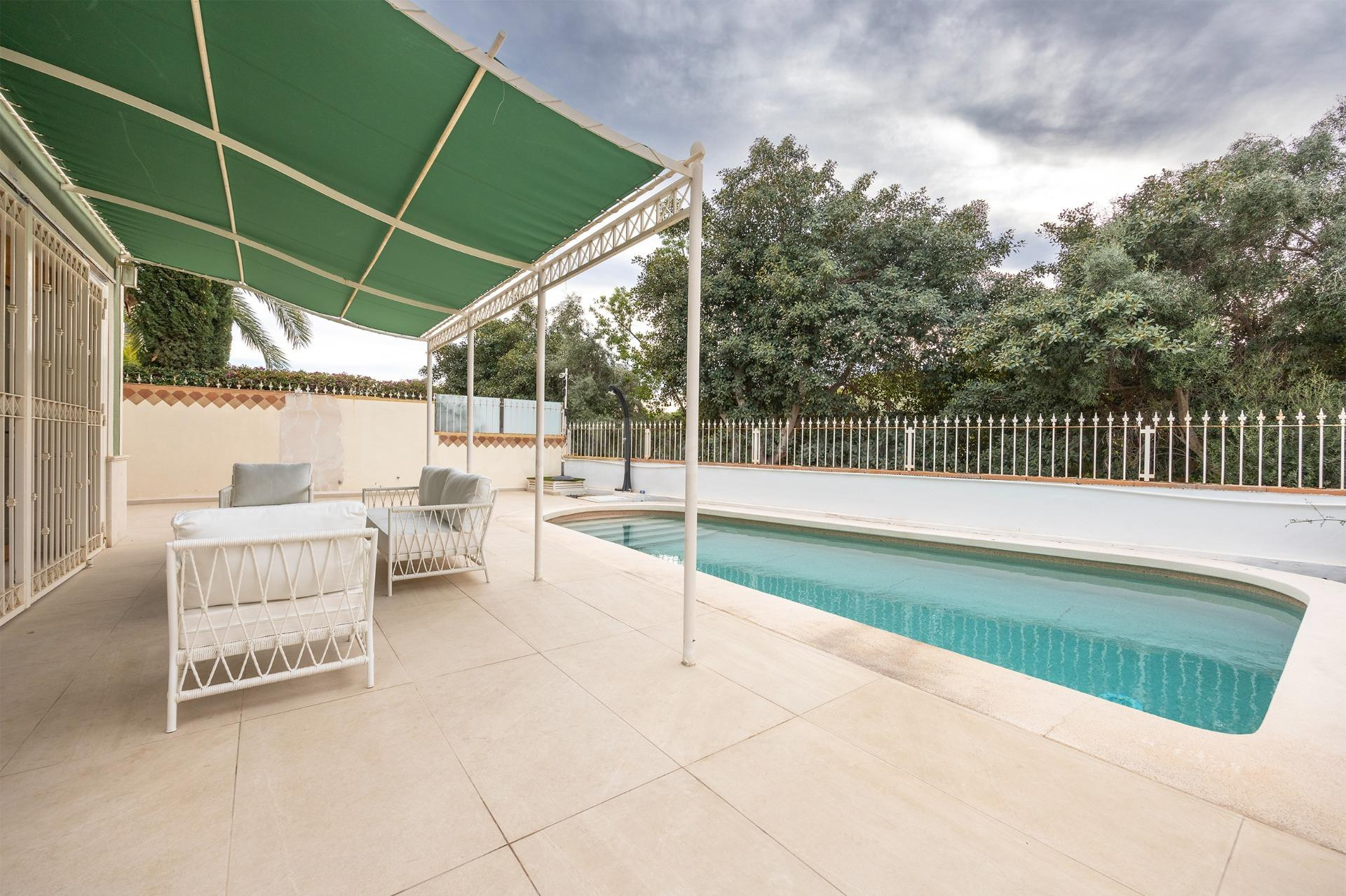 UN CHALET UNICO, CON PISCINA PRIVADA Y LA MEJOR UBICACCION E - foto 3