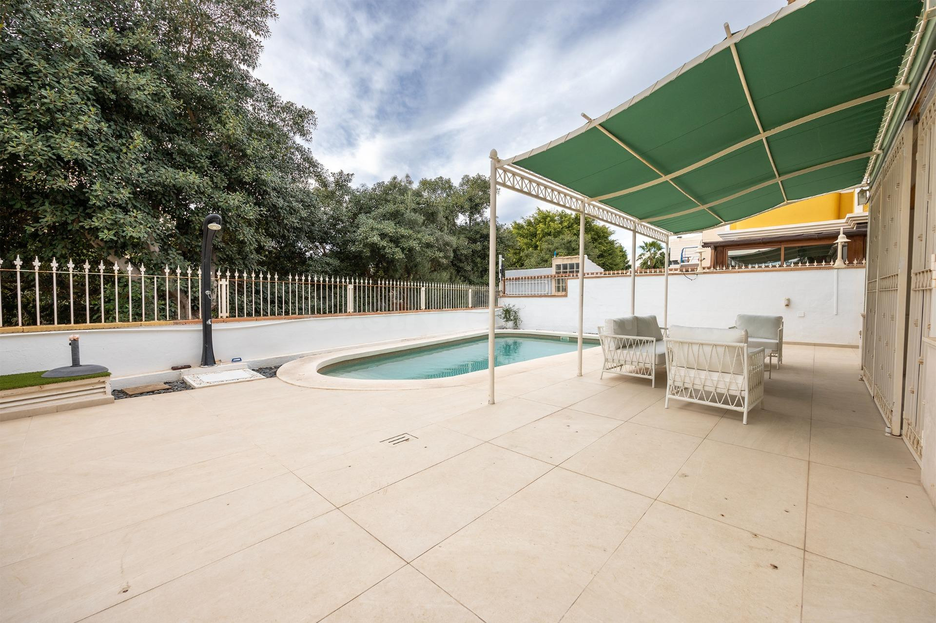 UN CHALET UNICO, CON PISCINA PRIVADA Y LA MEJOR UBICACCION E - foto 4
