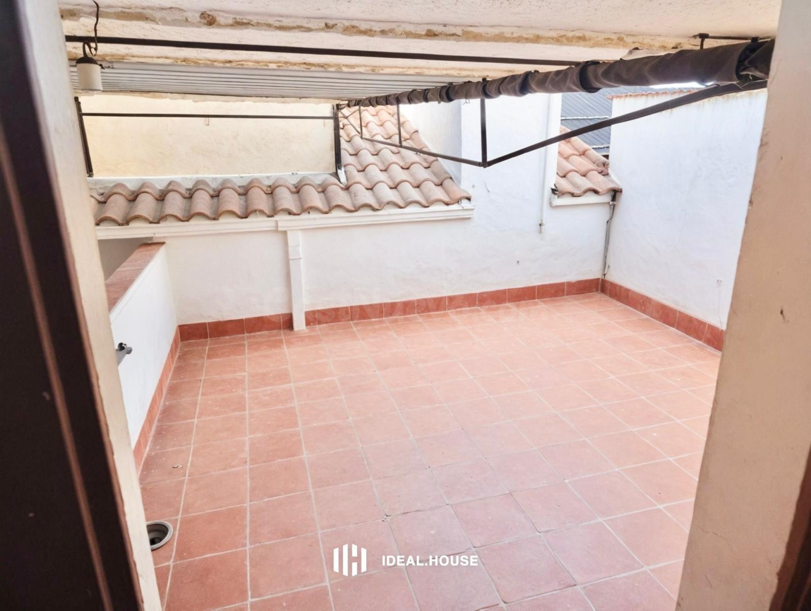 Amplia casa de 150 m2 con patio y terraza en Alguazas