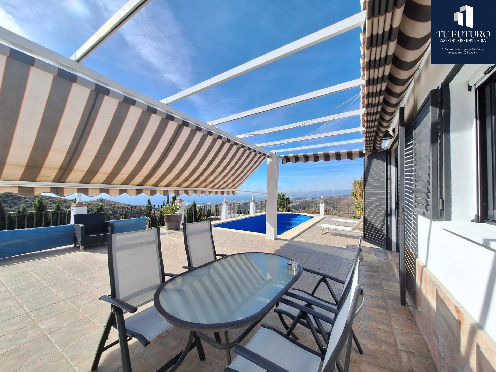 CHALET INDEPENDIENTE EN TORROX-COSTA