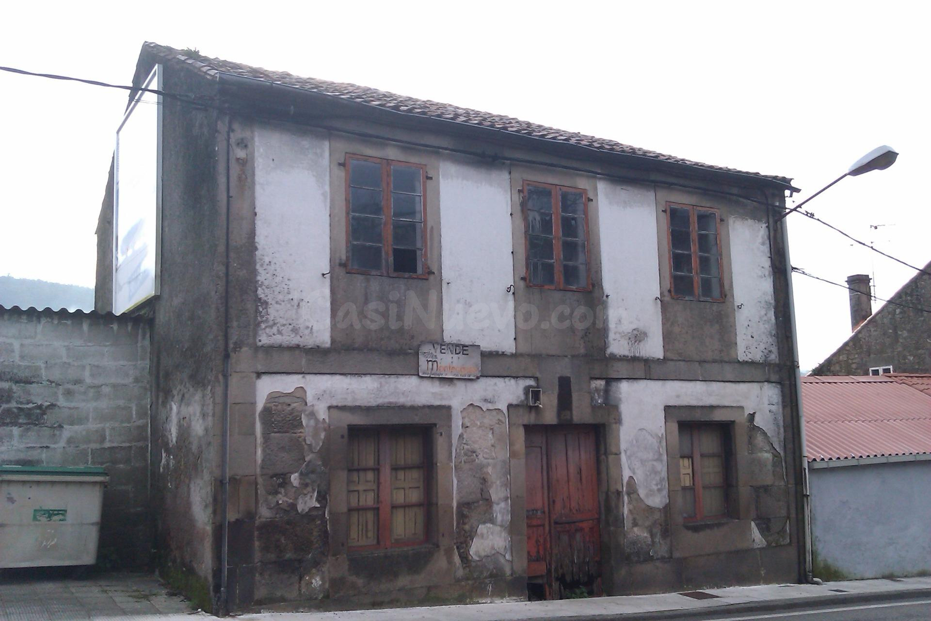 En Vistamar Galicia gestionamos la venta de esta PROPIEDAD es una CASA con solar todo edificable