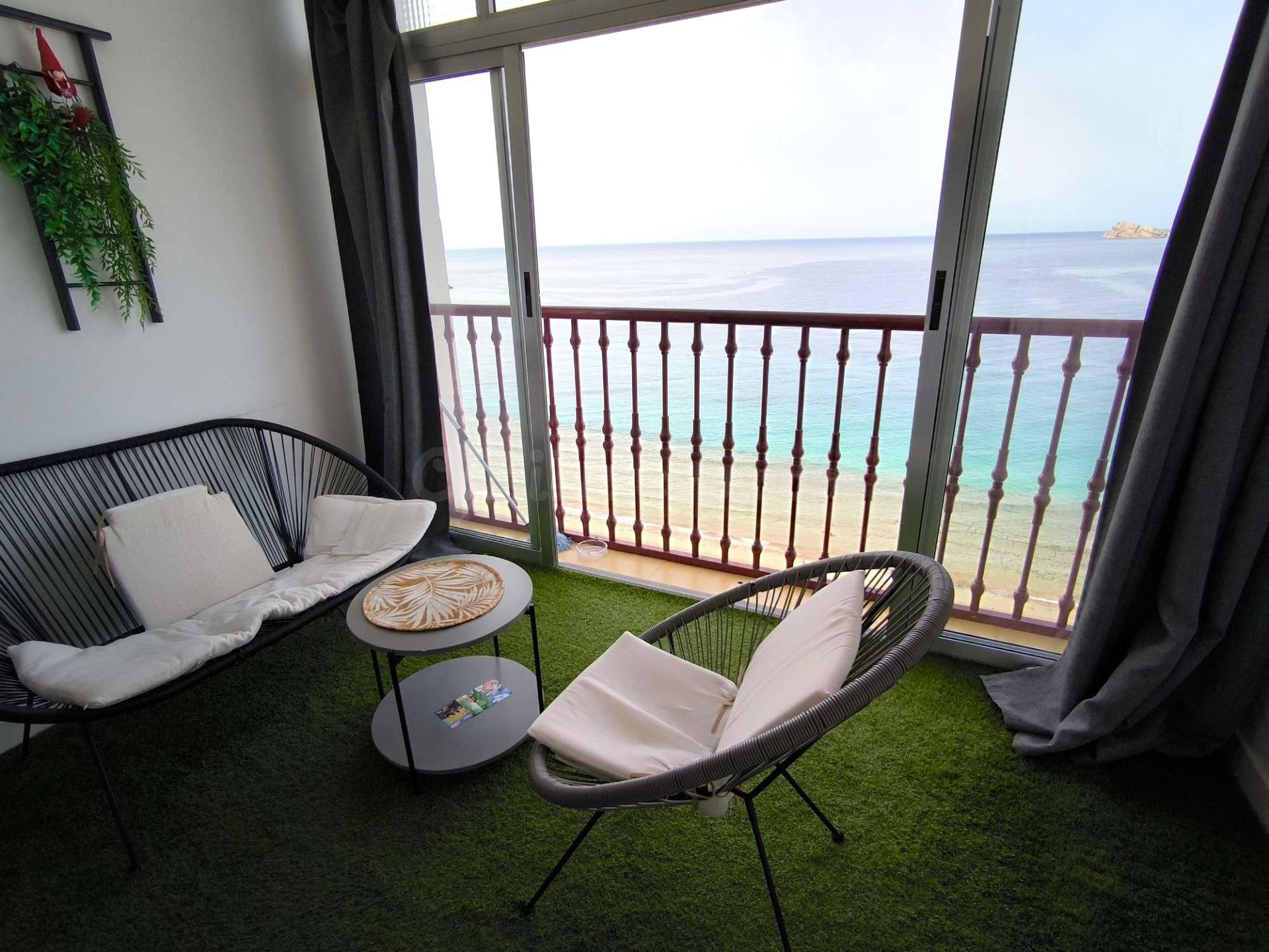 ESTUDIO REFORMADO EN PRIMERA LINEA DE BENIDORM