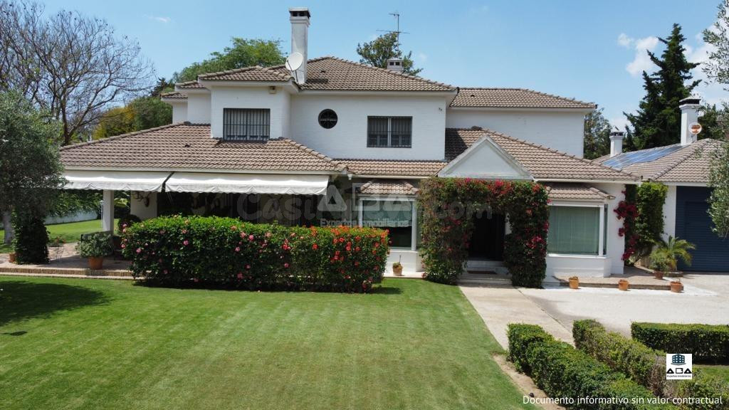 Chalet independiente de lujo en Jerez de La Frontera con piscina y jardín | Avenida Álvaro Domecq | ABA Expertos Inmobiliarios