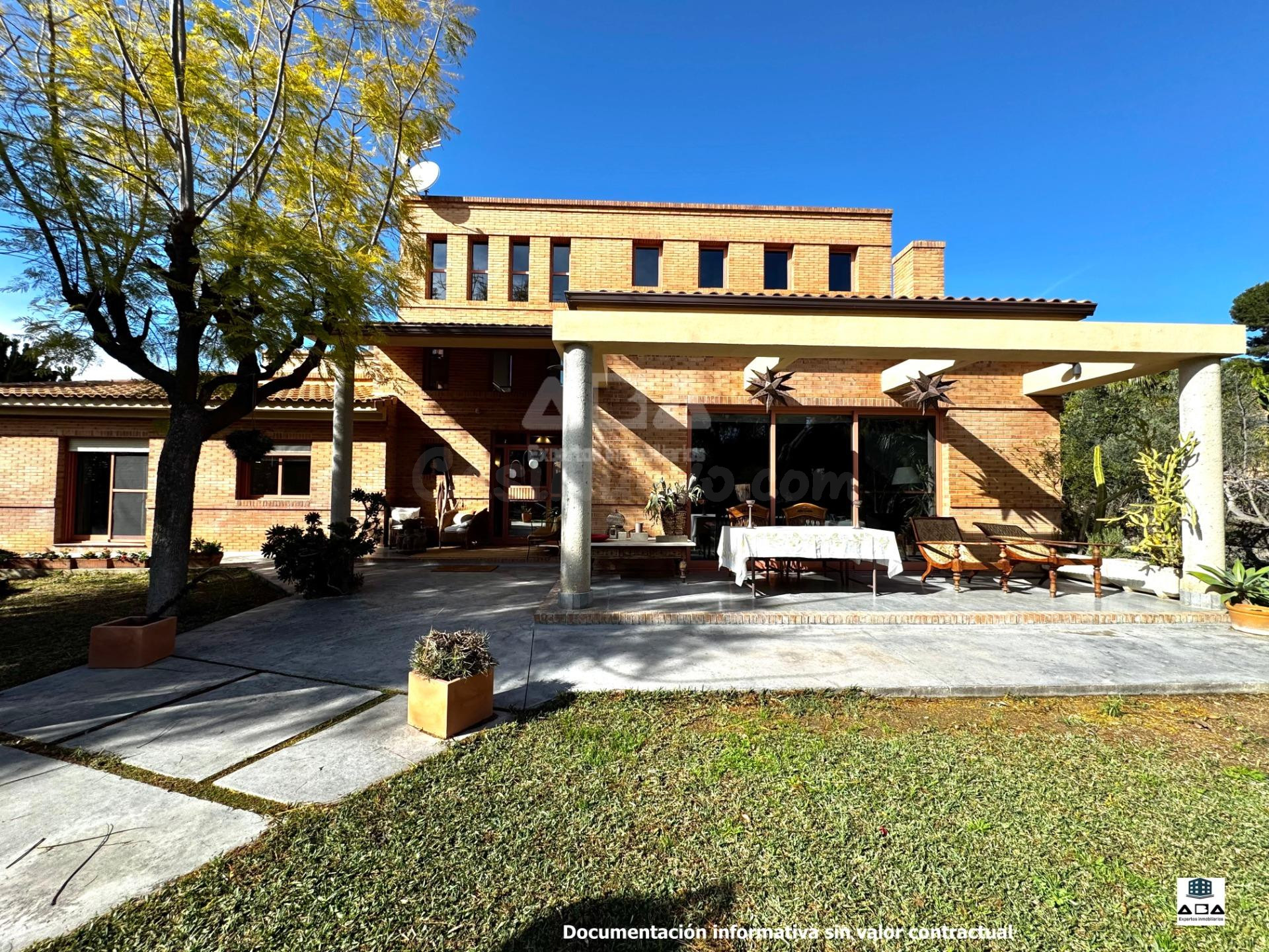 Exclusiva Villa de Lujo con Resort Privado, Sostenibilidad y Conexión en Villafranqueza, Alicante | ABA Expertos Inmobiliarios.