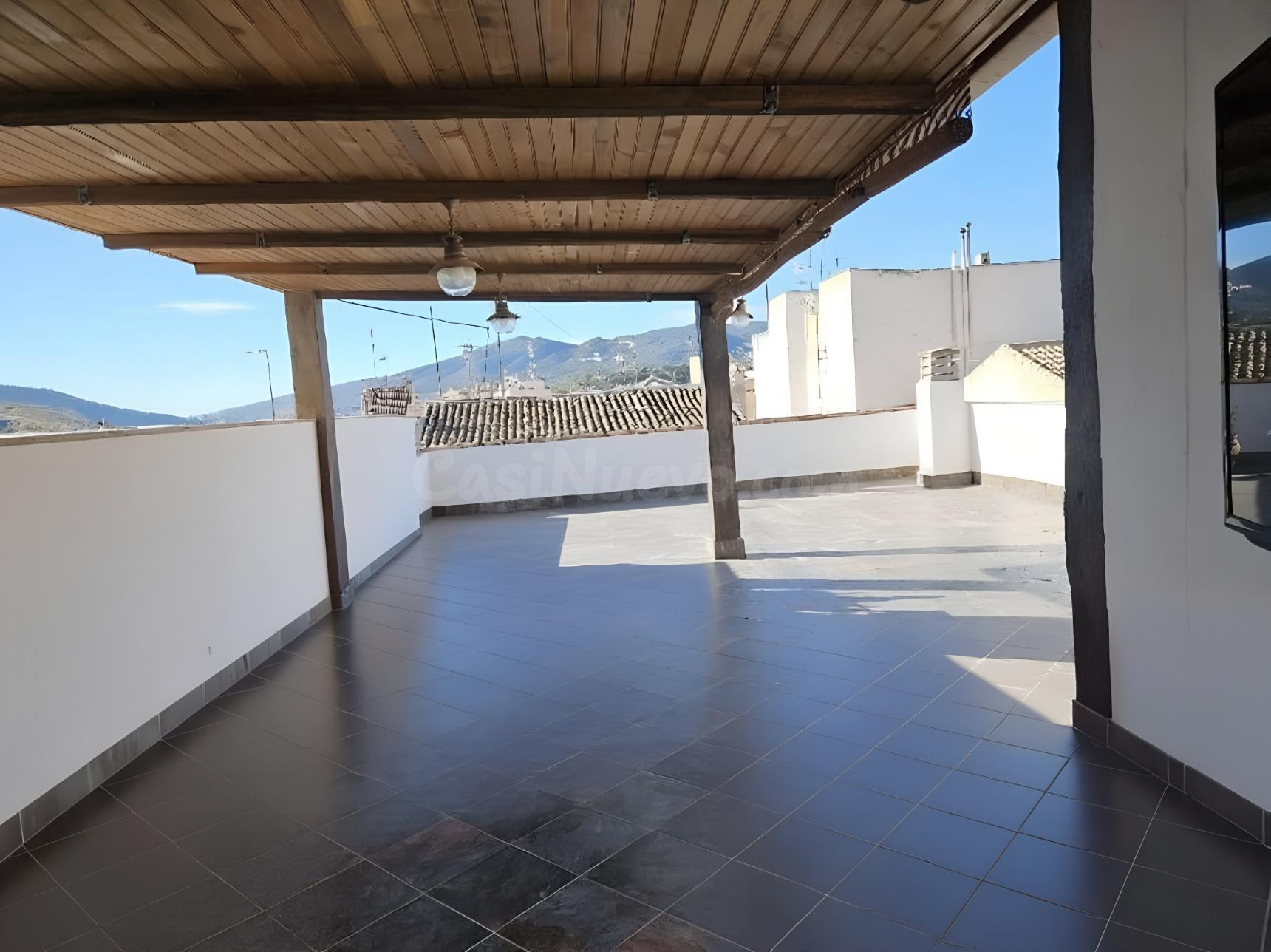 CASA GRANDE CON DOS PLANTAS INDEPENDIENTES Y TERRAZA CON BARBACOA,..
