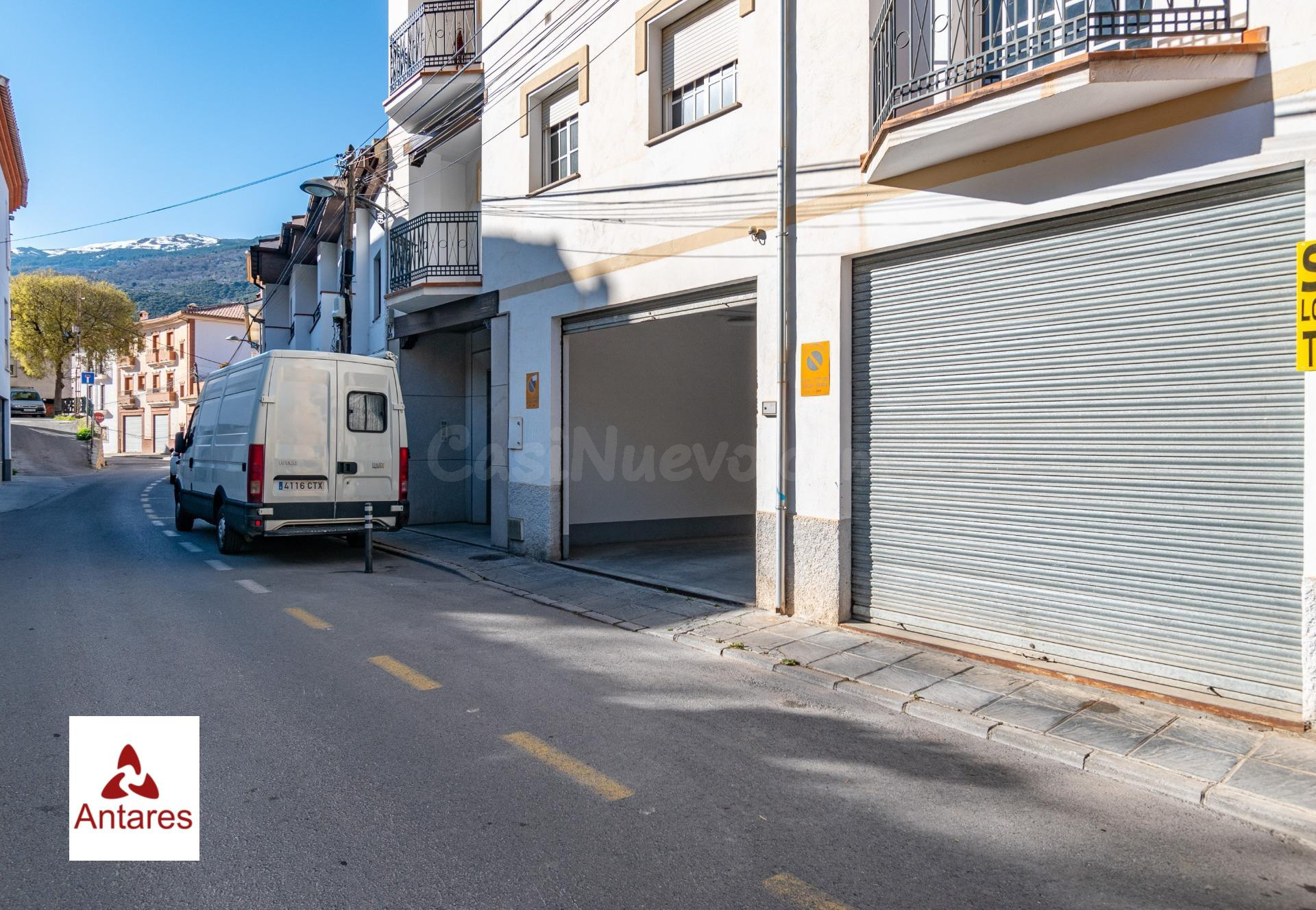 Local con 238m2 en centro de Guejar Sierra