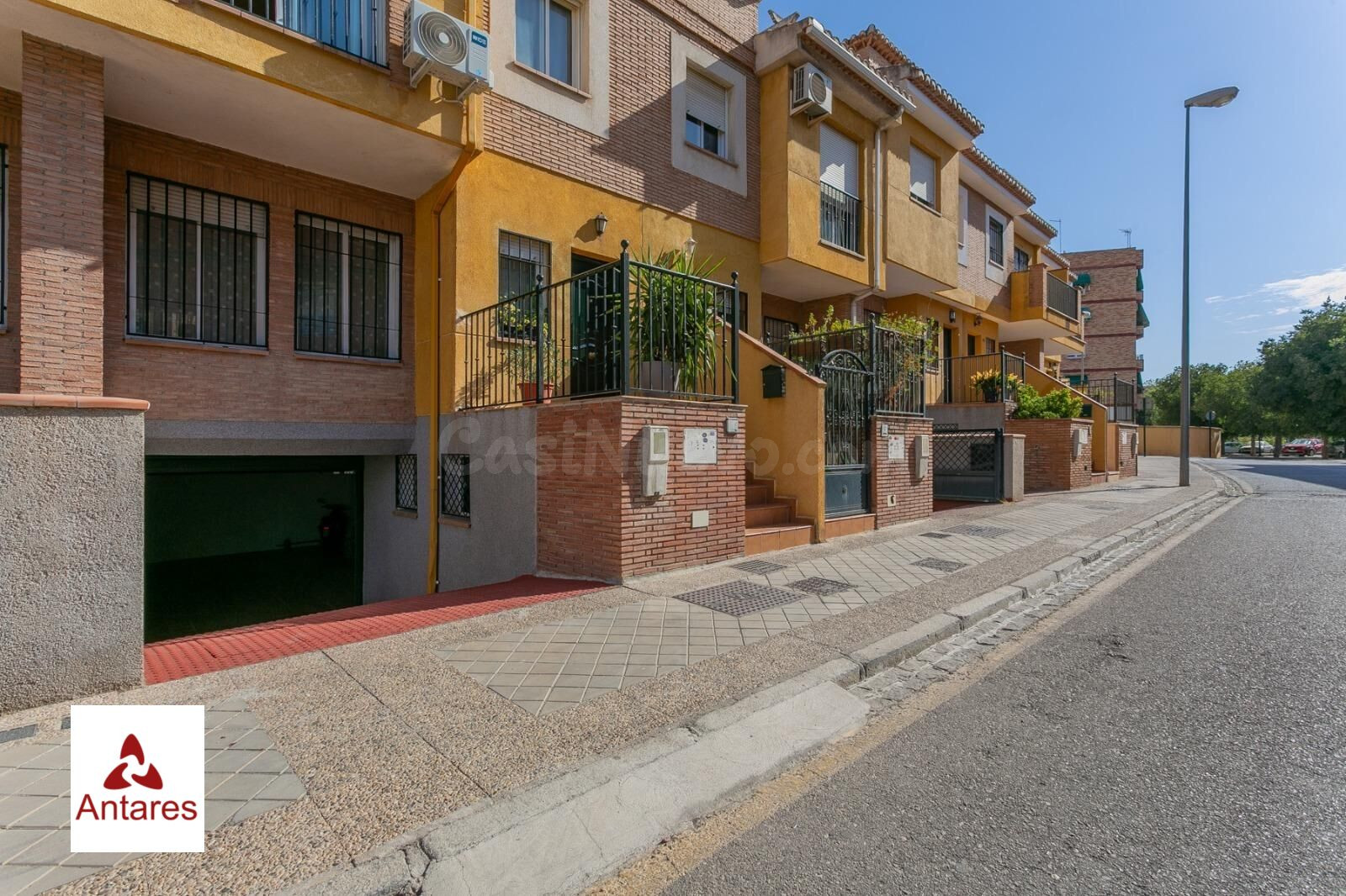 MAGNÍFICA CASA ADOSADA EN PARQUE ALMUNIA