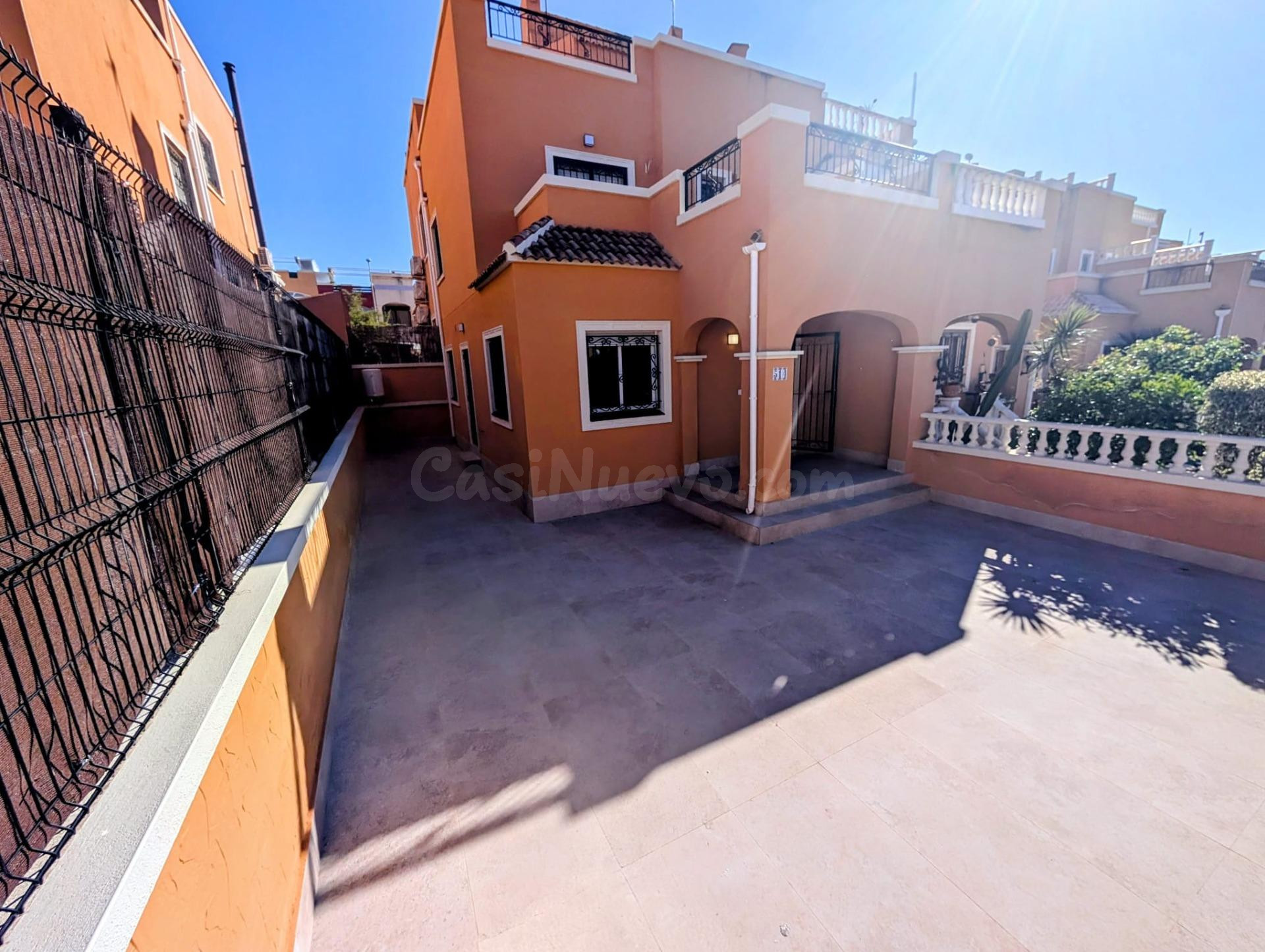 Casa adosada totalmente reformada con 3 terrazas | – Orihuela Costa