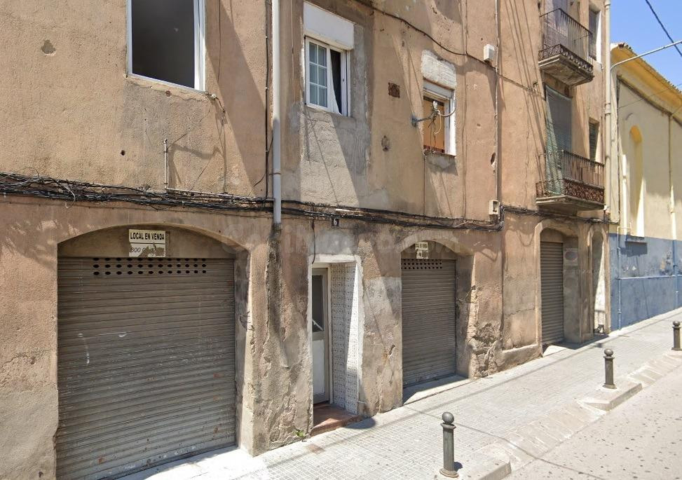 Se vende PISO OKUPADO en Calle Floch I Torres 6 de Manresa (Barcelona).
