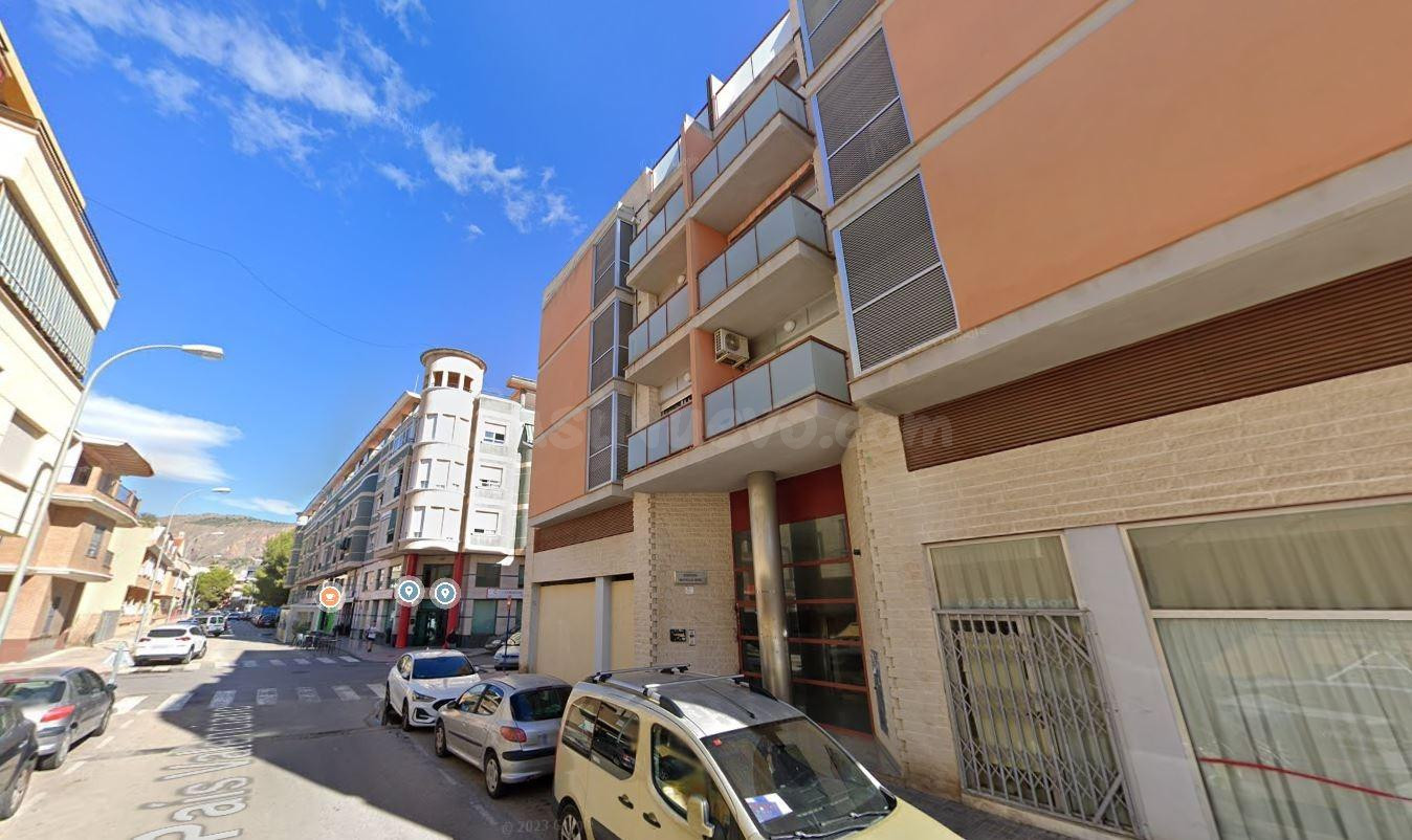 Se vende local OKUPA en Orihuela (Alicante).