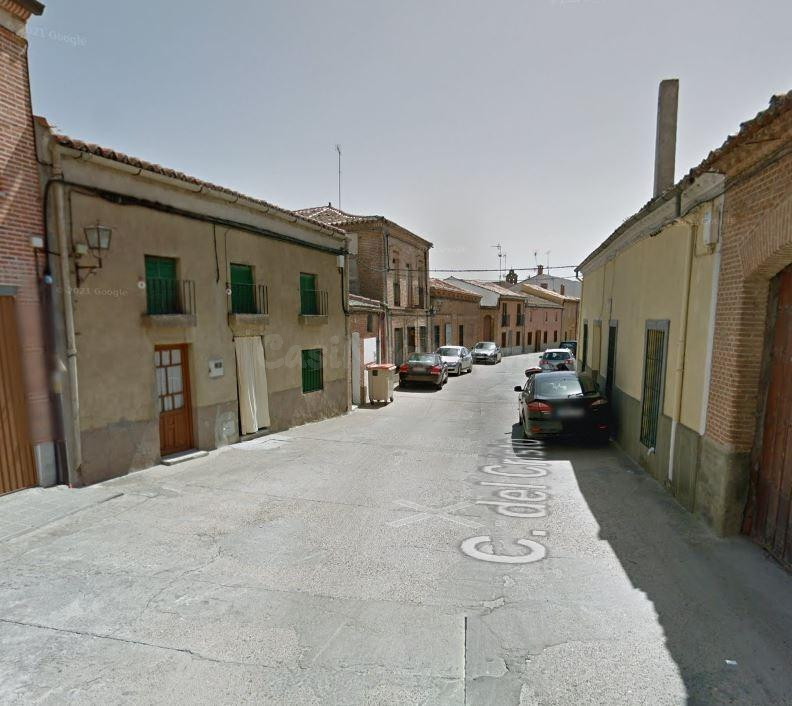Se vende piso OKUPA en Madrigal de las Altas Torres (Ñvila) - foto 2