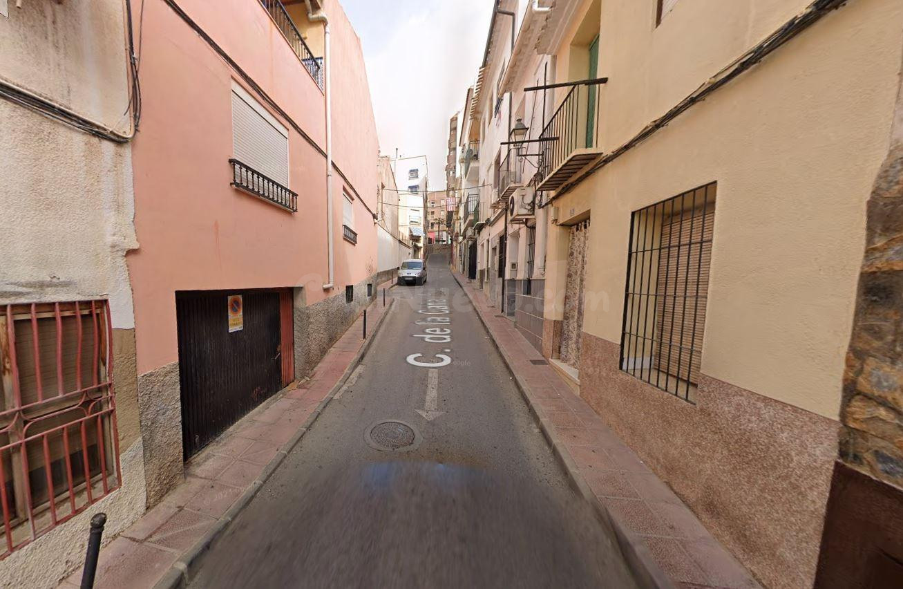 Se vende piso OKUPA en Abarán (Murcia).