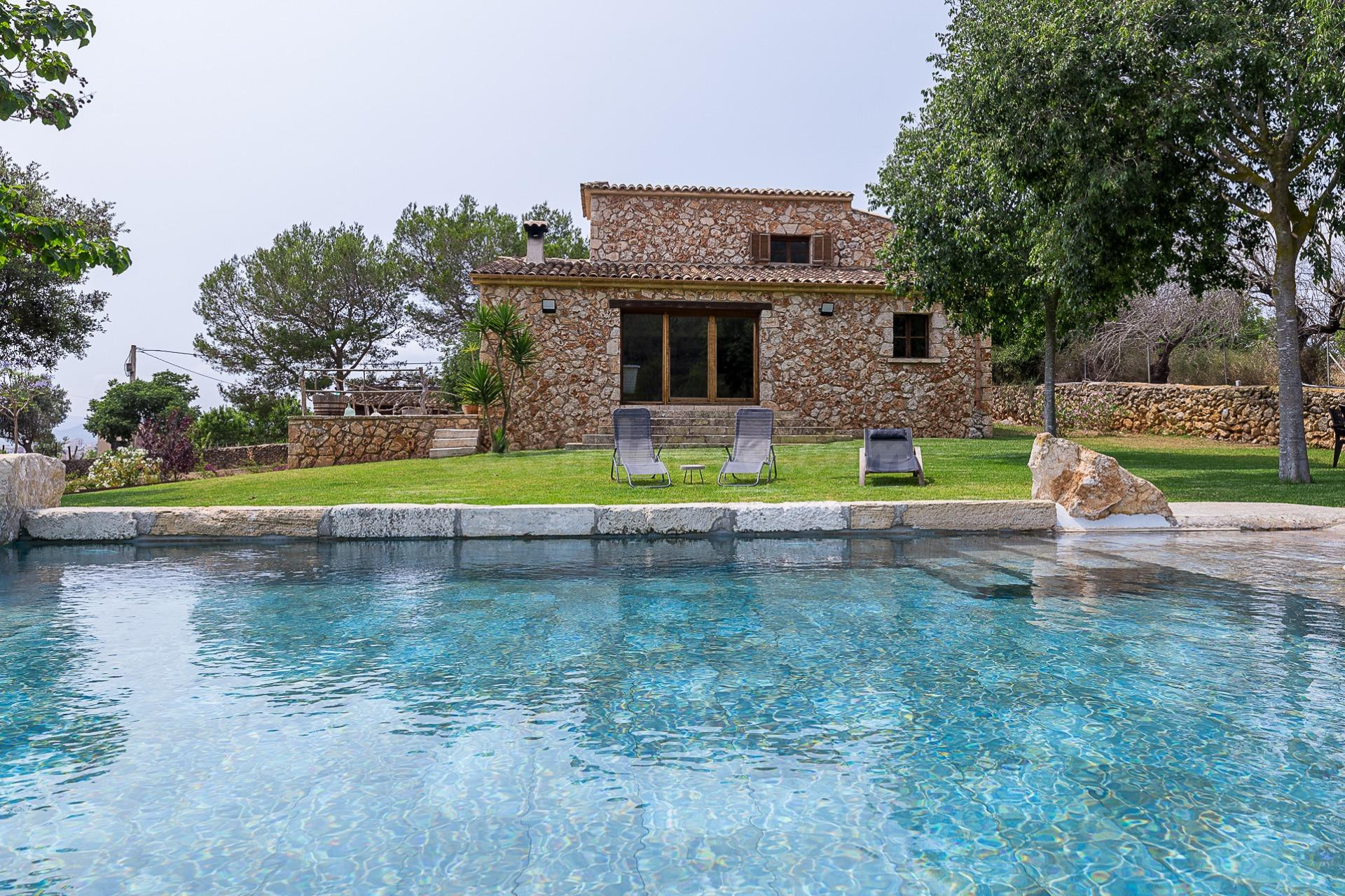 A la venta preciosa finca con piscina y con licencia de alqu