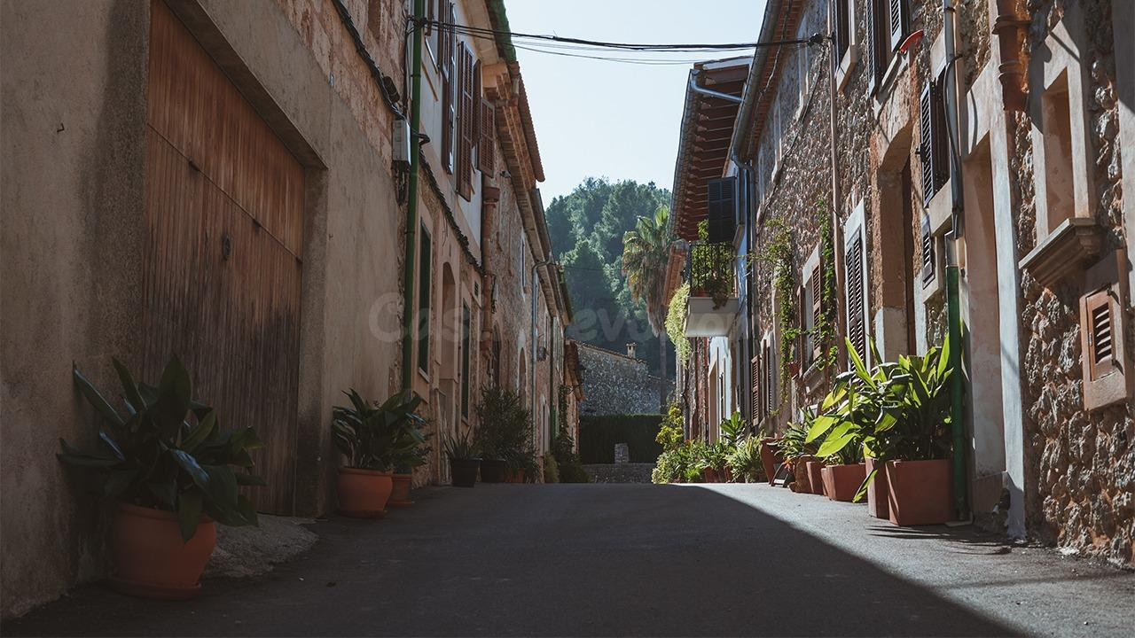 Solar urbano con gran potencial en Mancor de la Vall - foto 4