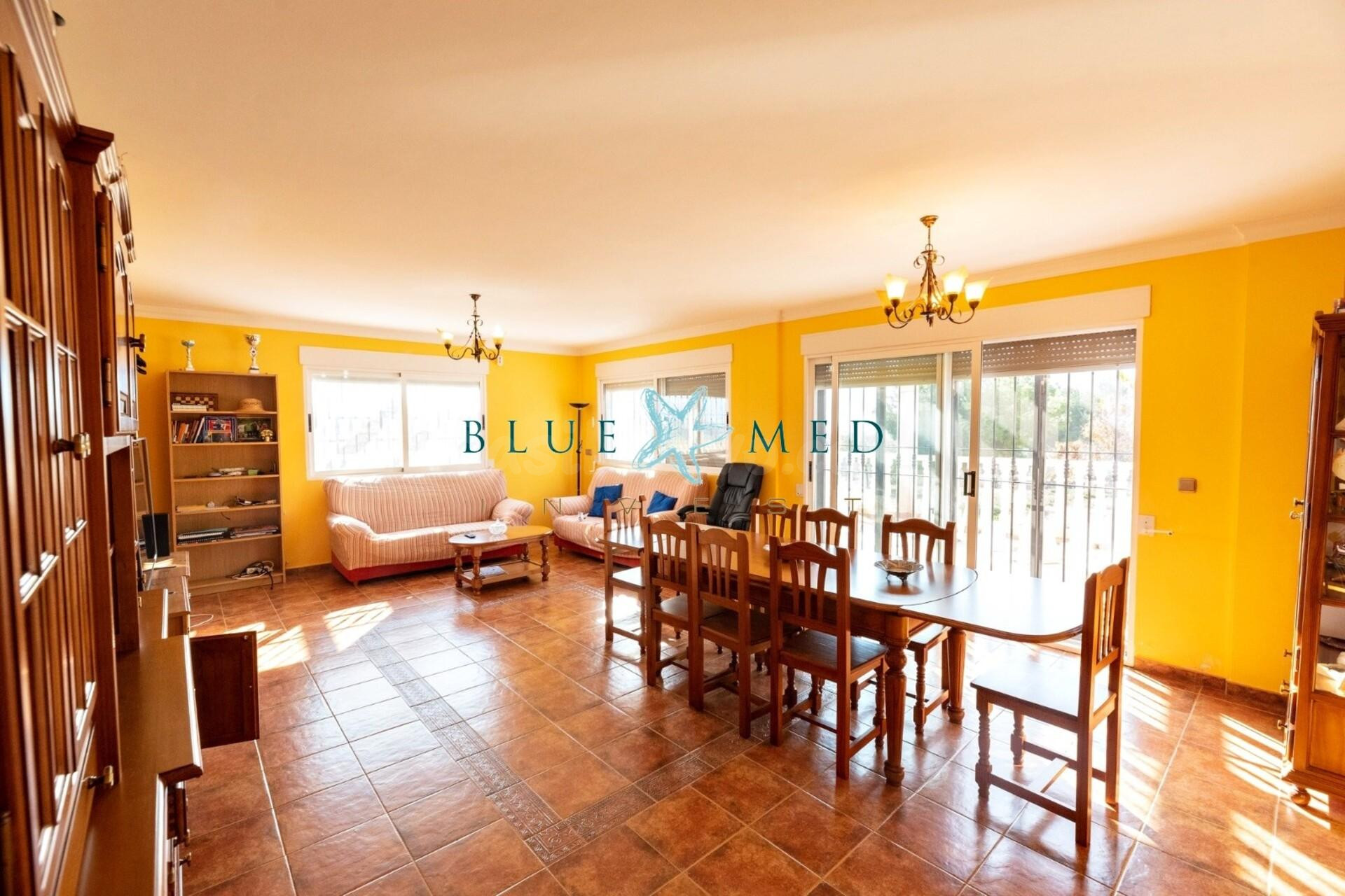 CHALET CON IMPRESIONANTES VISTAS Y CON PARCELA