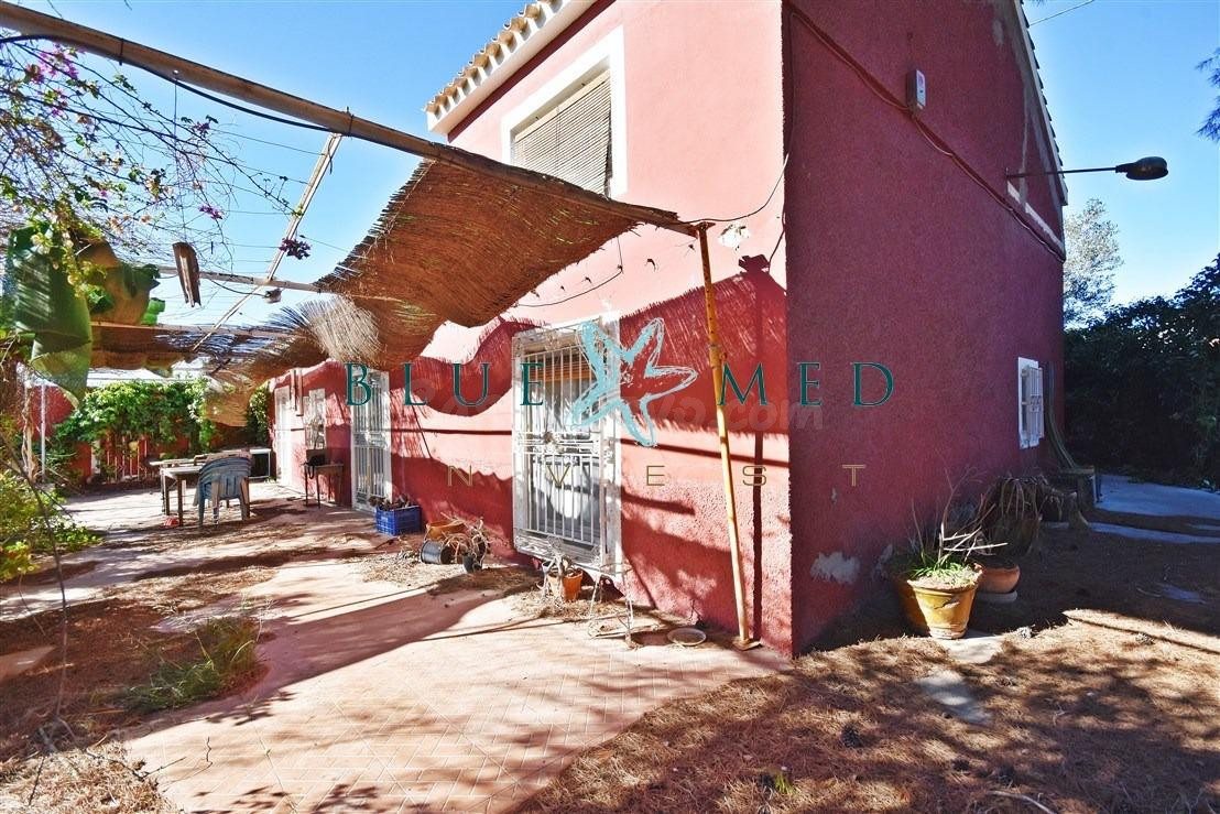 CASA DE CAMPO CON AMPLIA PARCELA EN LORCA