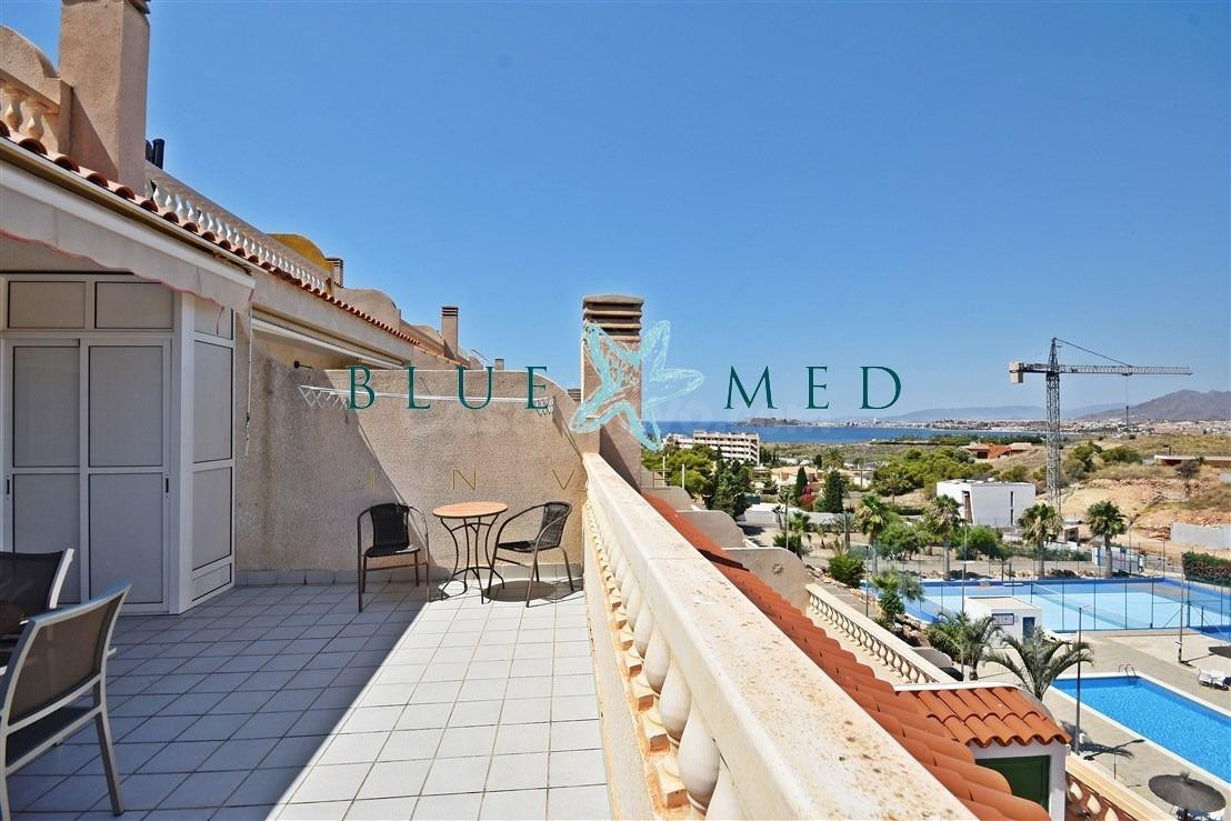 APARTAMENTO CON AMPLIA TERRAZA, PISCINA COMUNITARIA Y VISTAS AL MAR