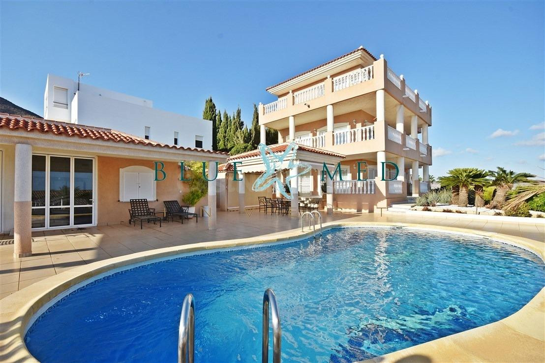 CHALET DE LUJO EN BOLNUEVO CON ESPECTACULARES VISTAS AL MAR Y DISEÑO EXCLUSIVO