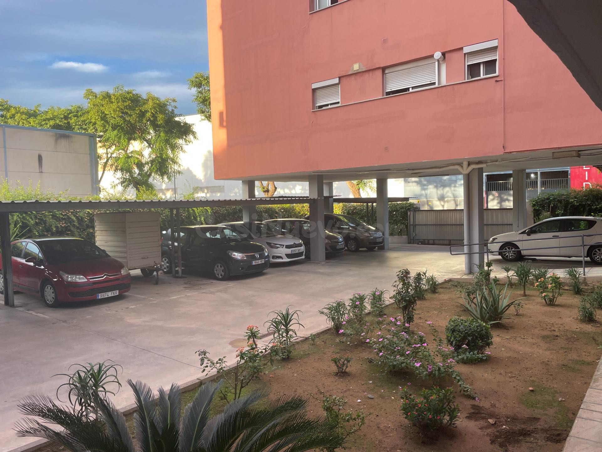 Piso luminoso con garaje y zonas ajardinadas en Calle Erillas, Camas