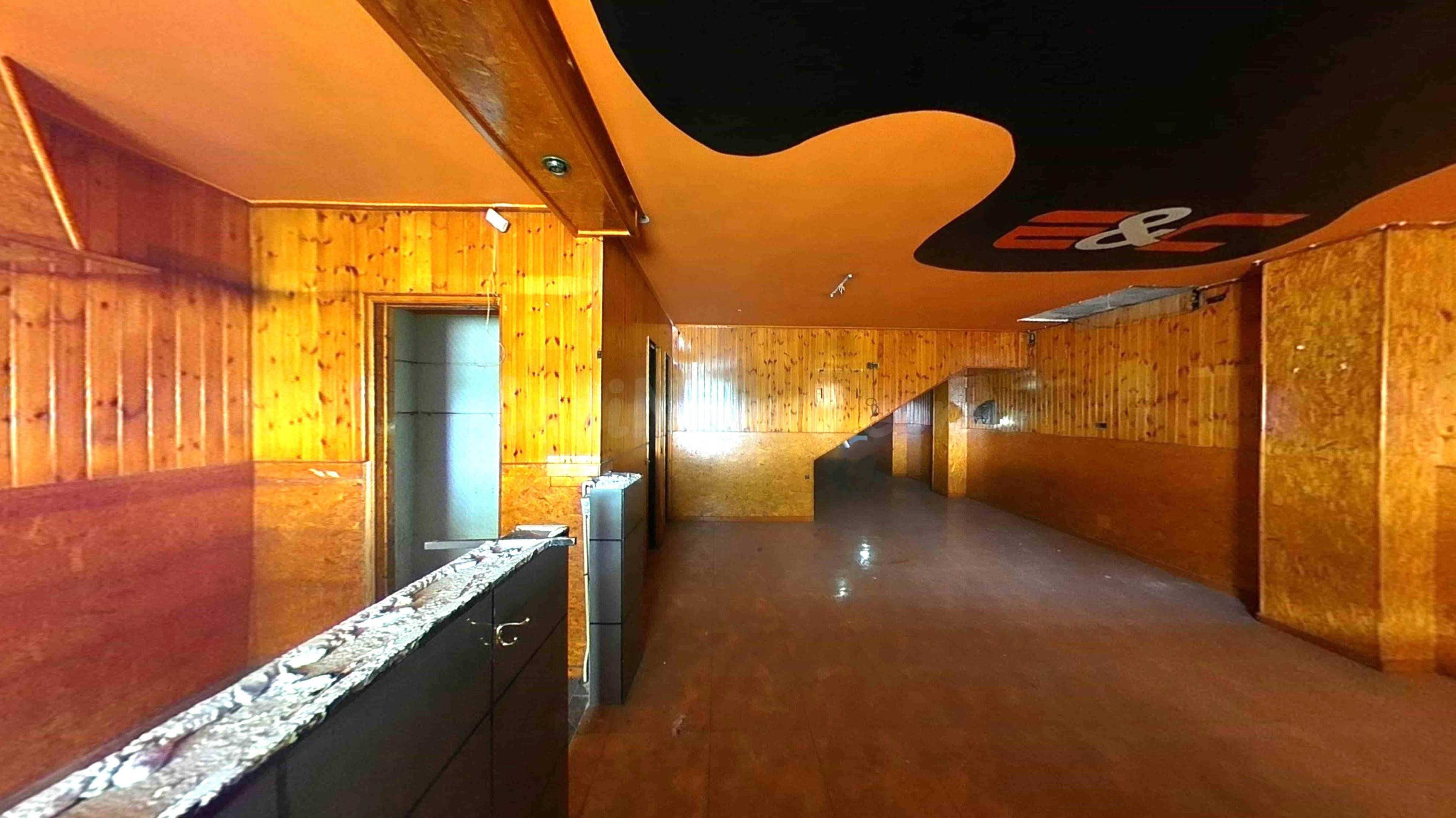 Venta de Local + 2 Garajes en Calle Pintor Velazquez Nº 9 Torreagüera