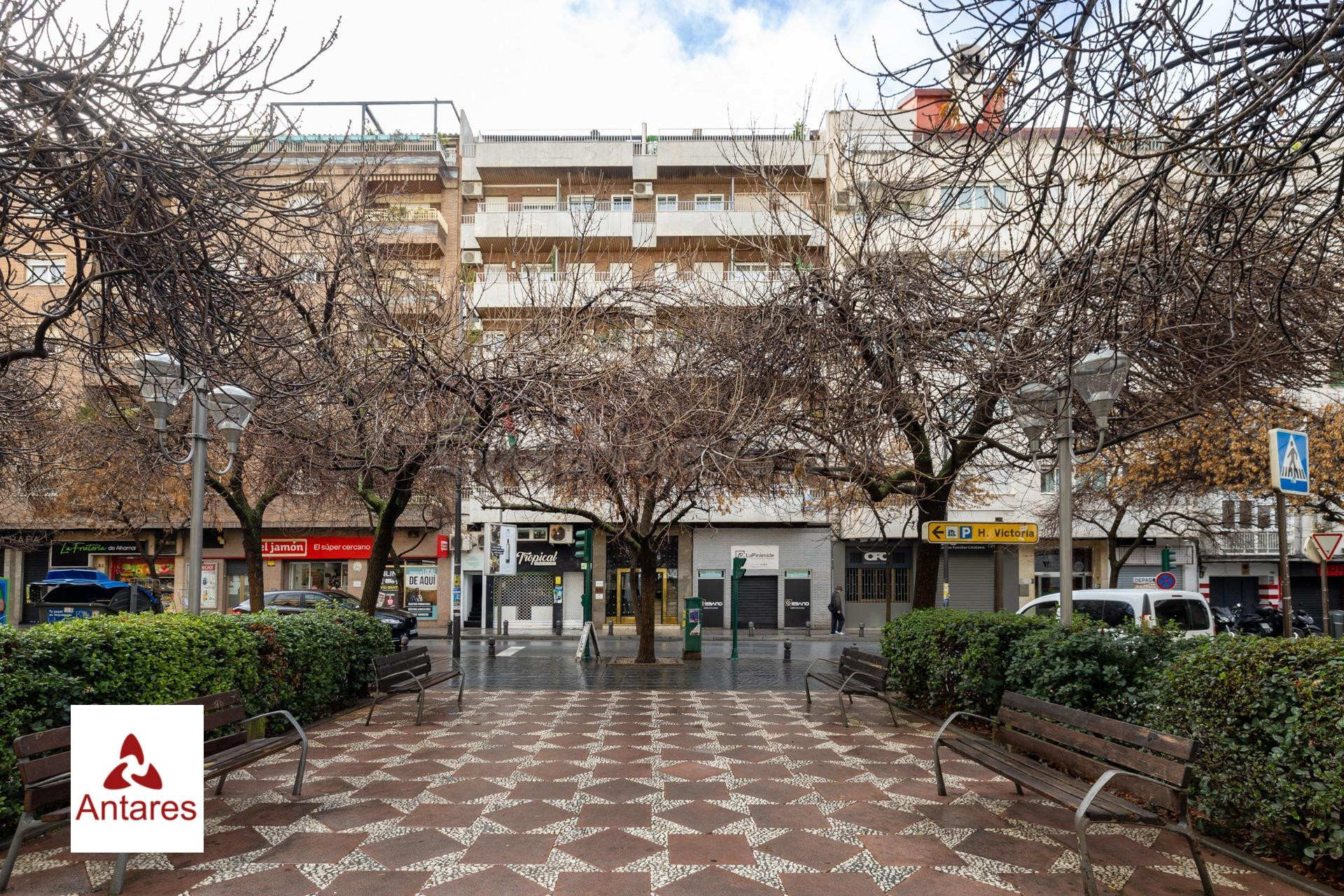 TU NUEVO PISO EN ALHAMAR TE ESTA ESPERANDO