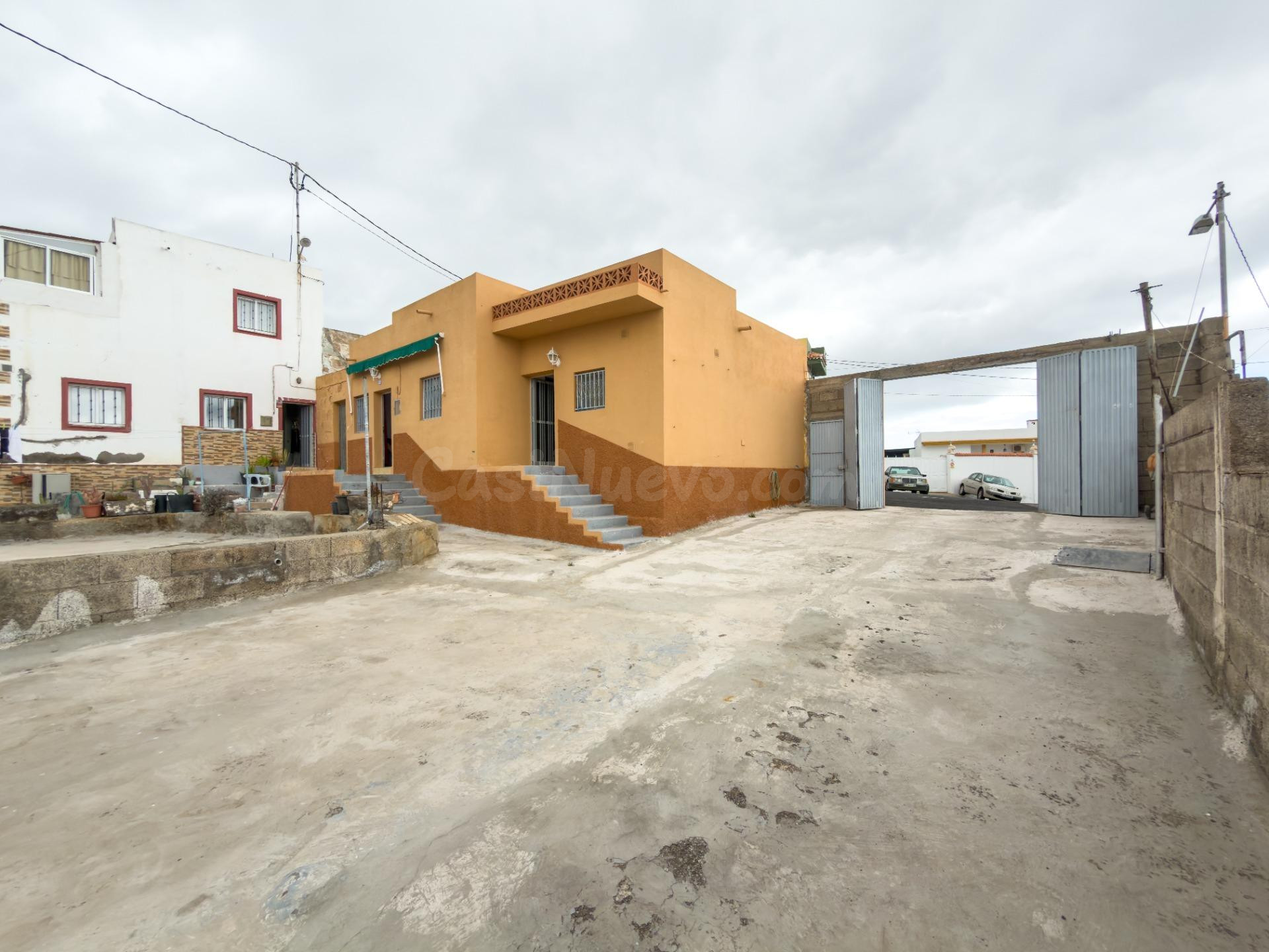 FINCA RÚSTICA CON VIVIENDA EN ARICO- LA SABINITA (NO HIPOTECABLE)