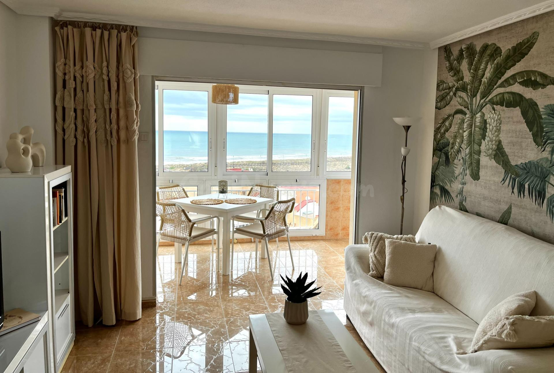 APARTAMENTO CON VISTAS AL MAR - ALQUILER DE TEMPORADA