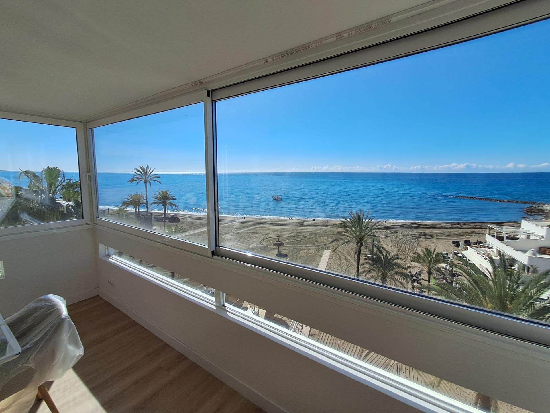 lujo frente al Puerto Deportivo en marbella