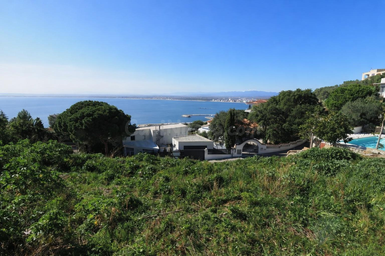 Parcela urbana de 649 m2 en Puig Rom (Roses) con vistas y gran potencial
