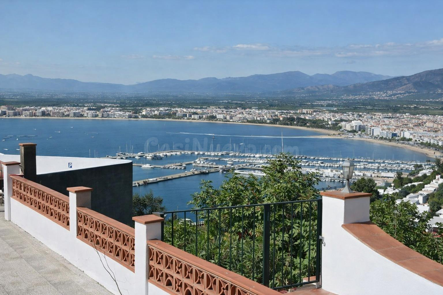 Parcela urbana de 990m2 en Roses con excelente ubicación y gran potencial