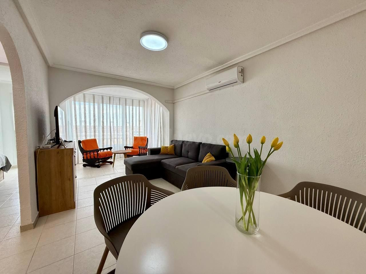 Apartamento reformado con licencia turística en zona Acequión, Torrevieja, a 240 m del mar