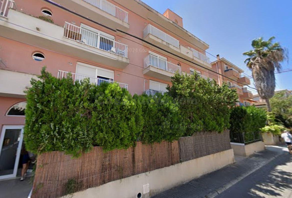 Se vende piso OKUPA en Calle Pizarro 39 de Capdepera (Islas Baleares).
