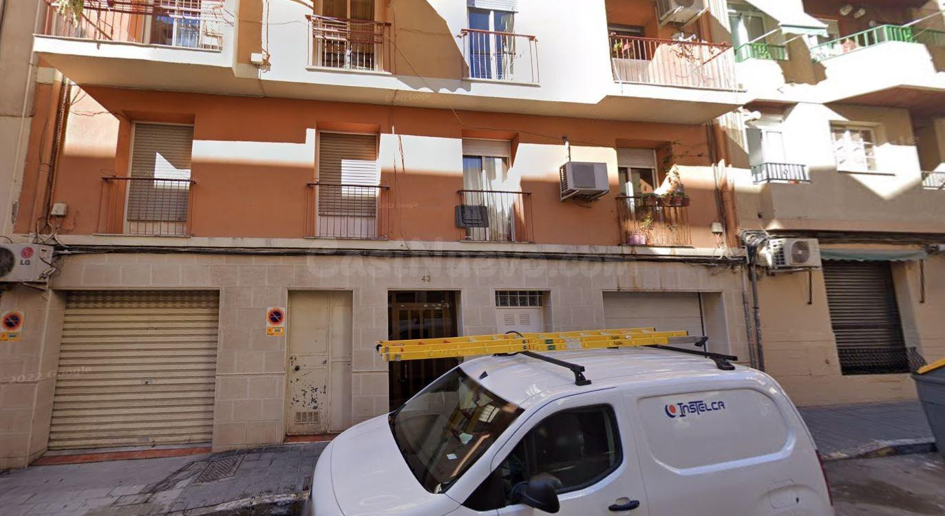 Se vende piso ALQUILADO en Calle Carlota Pasarón 43 de Alicante (Alicante).