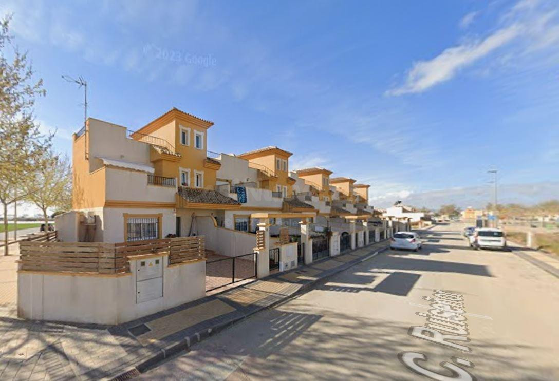 SE VENDE casa adosada OKUPA en C RuiseÑ±or 40 de Torre-Pache