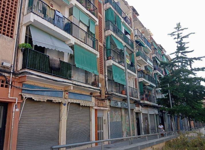 SE VENDE piso OKUPA en C PZ GATASSA,2 Esc:1 Pl:4 Pt:02 Matar
